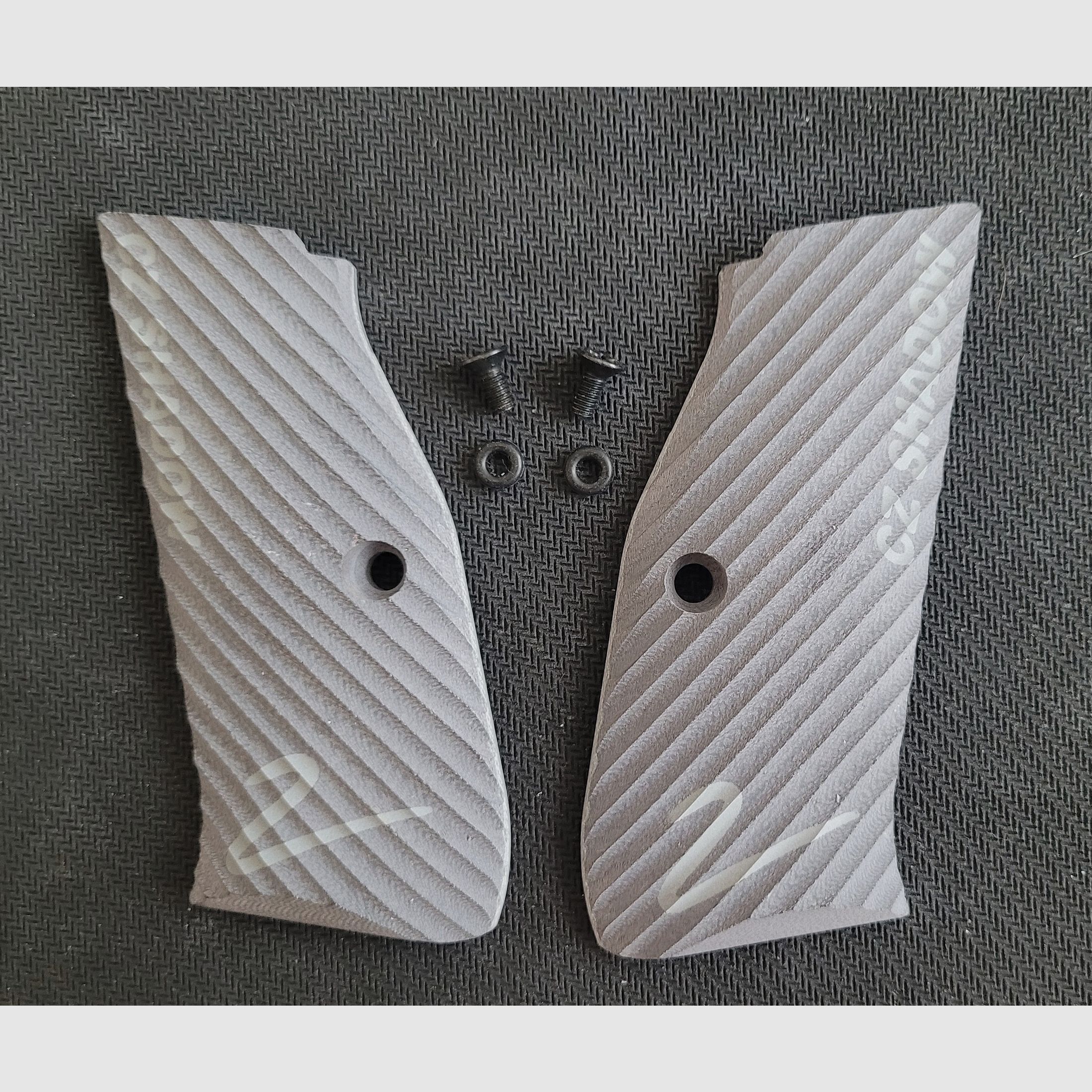 Neue CZ Shadow 2 Griffschalen- LokGrips Palm Swell Ridgebacks- Color-Fill