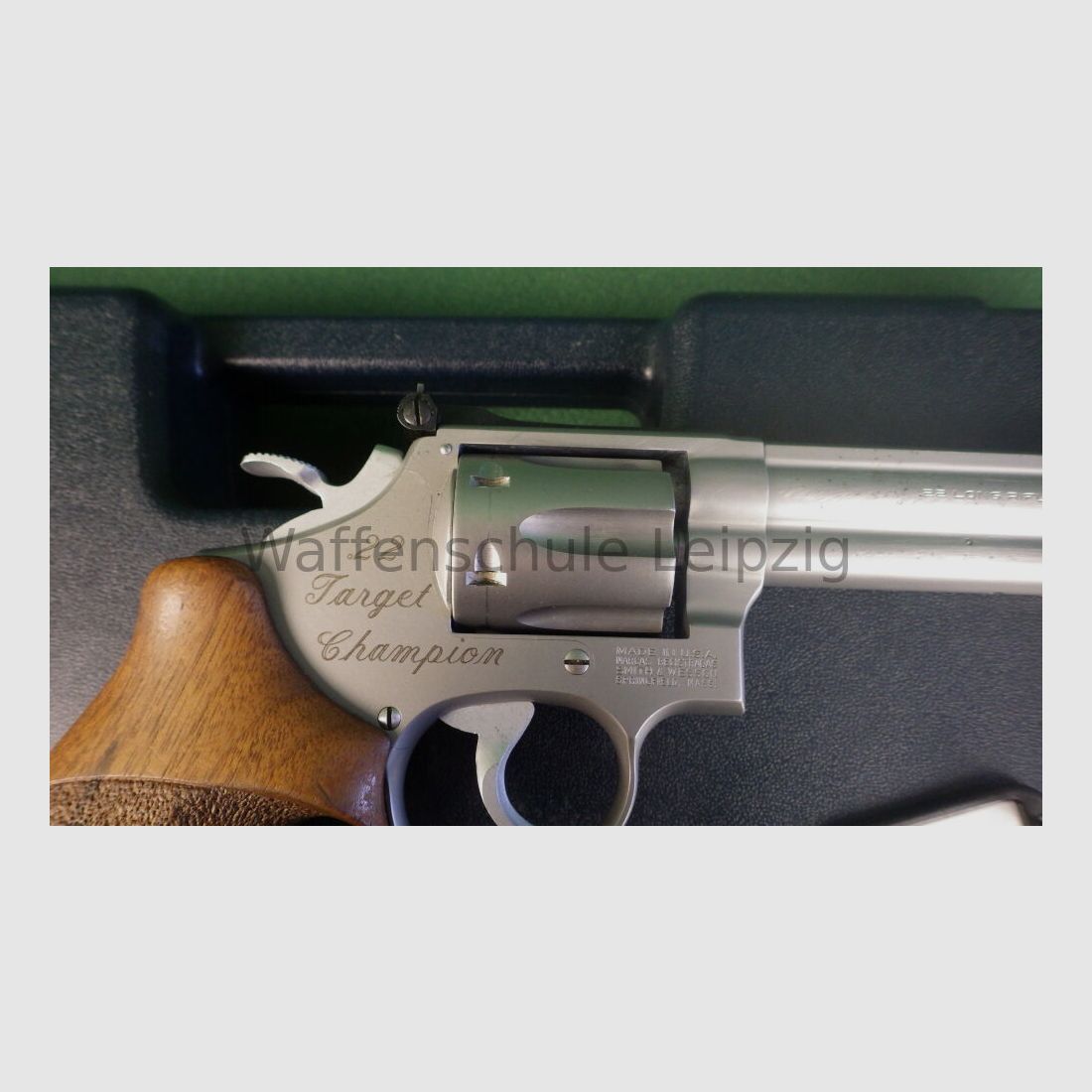 Smith & Wesson	 617 Target Champion
