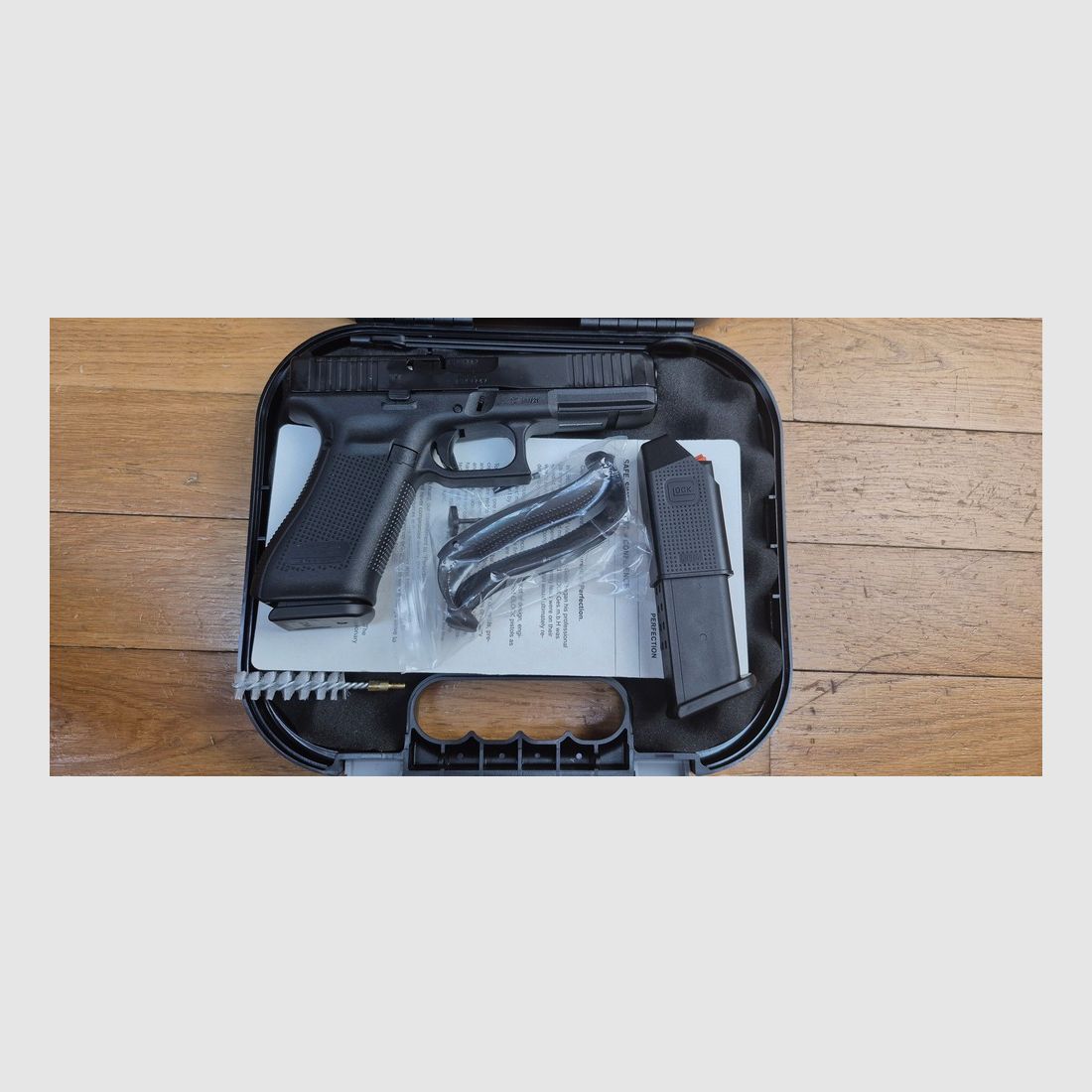 SUPER SALDI! Pistola Glock 17 Gen5 FS MOS – caricatori da 17 colpi – Cal. 9X19 – Il grande classico con punto rosso! – ARMA NUOVA!, immagine 2 di 9