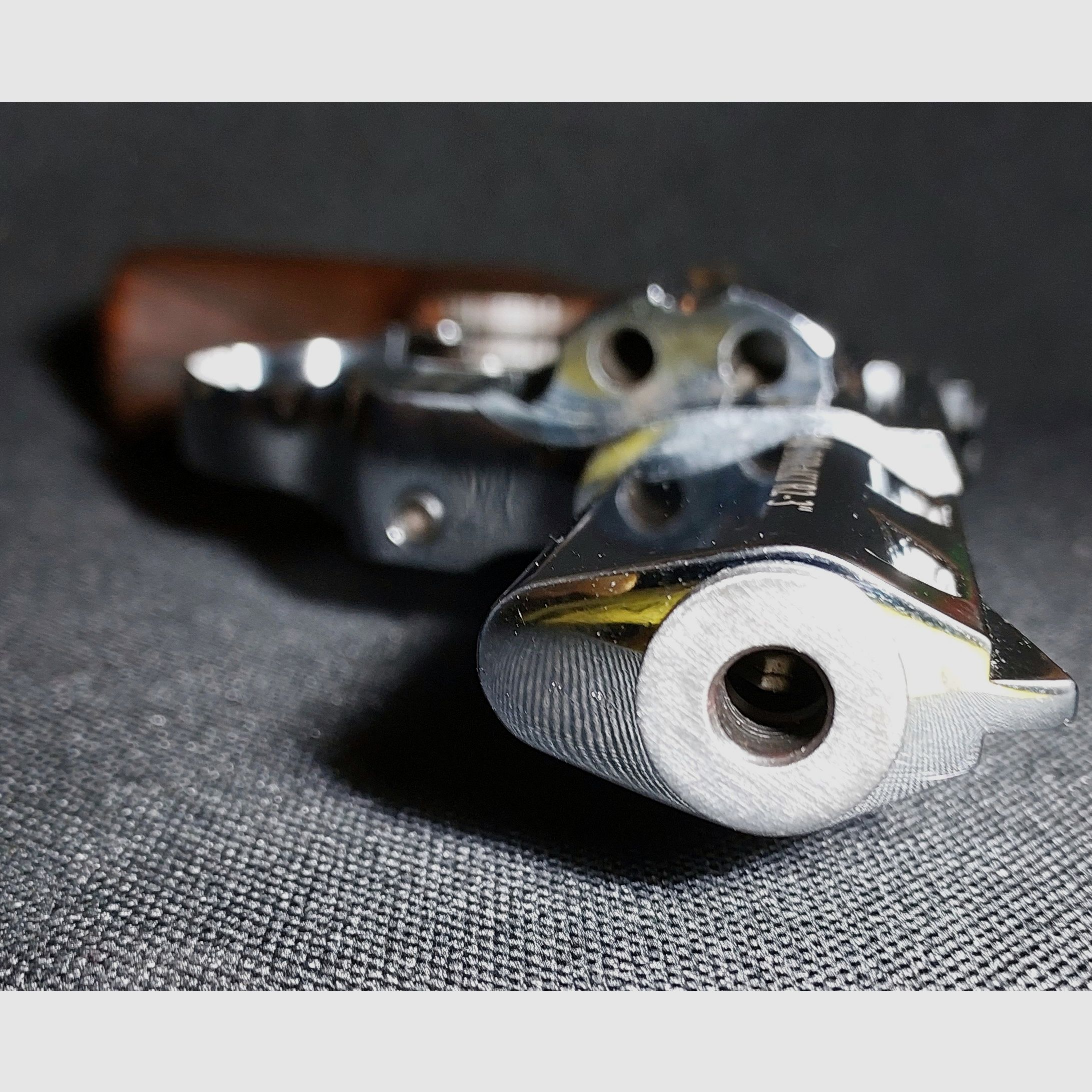 Zoraki R2 3 pollici revolver a salve (PTB 1107) calibro 9mm R.K. cromato con impugnature in legno e protezione della bocca - COME NUOVO!