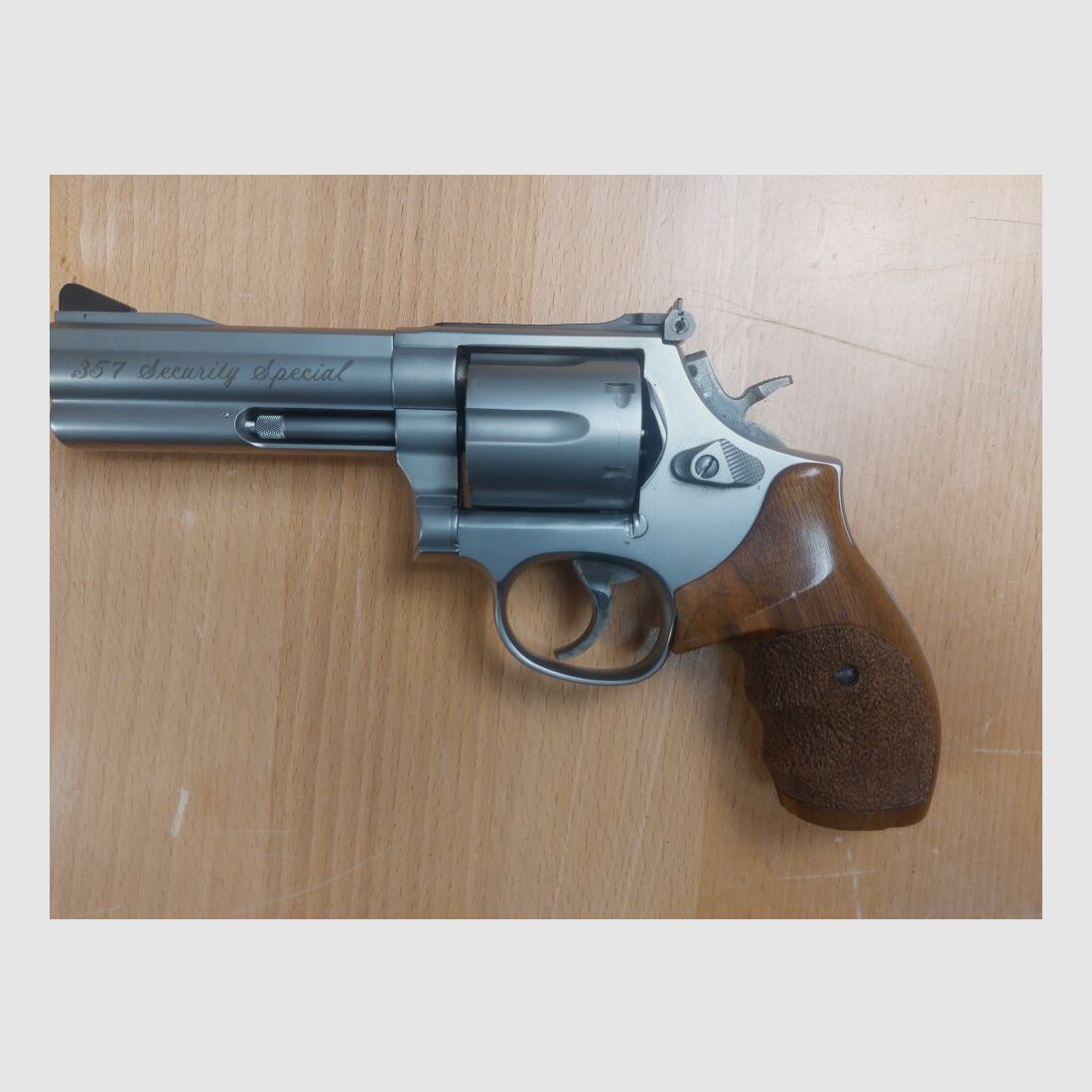 Smith & Wesson, USA 686- Security Special