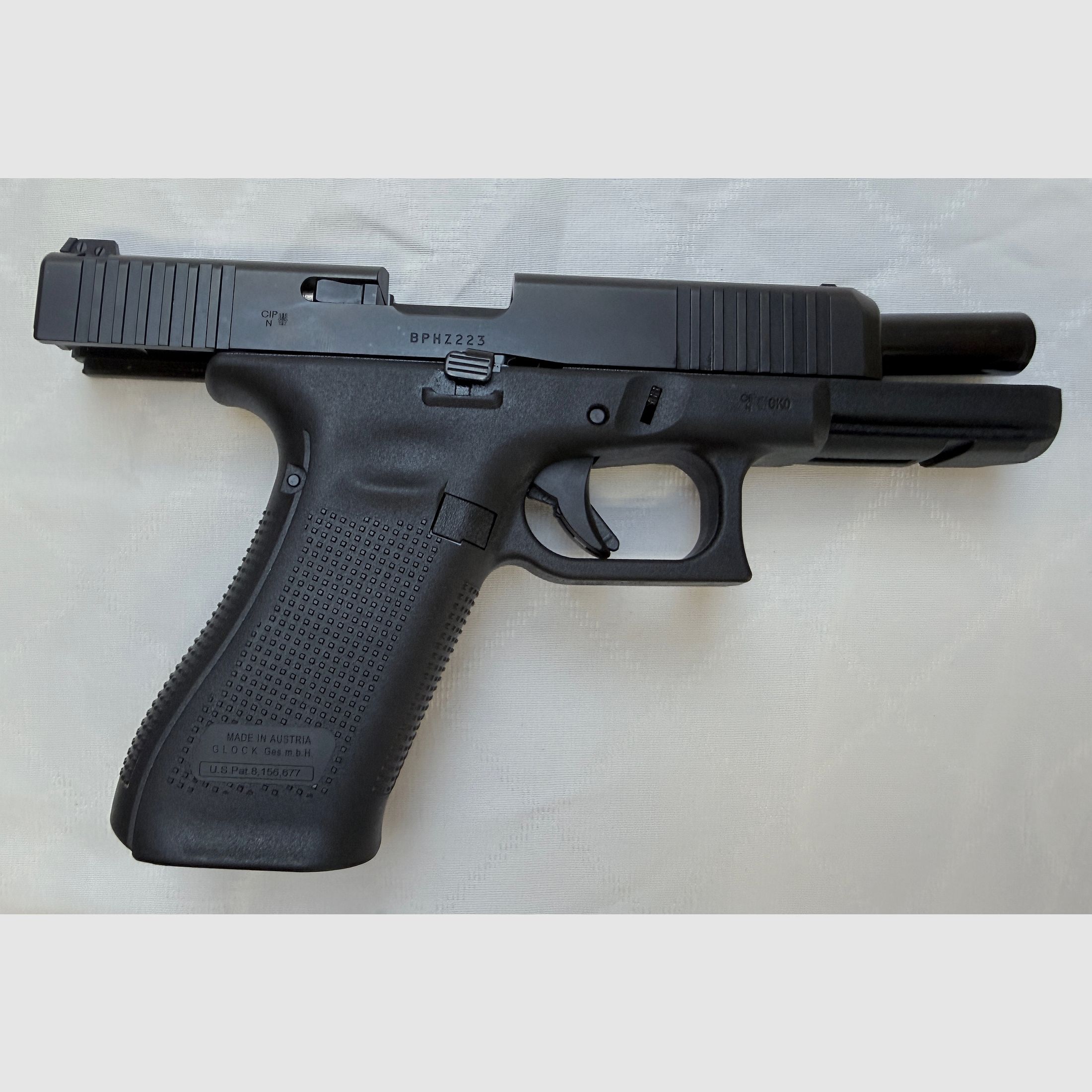 Glock17 gen 5, like-new Glock 17 Gen. 5 (9×19) – fired only once with 17 shots.