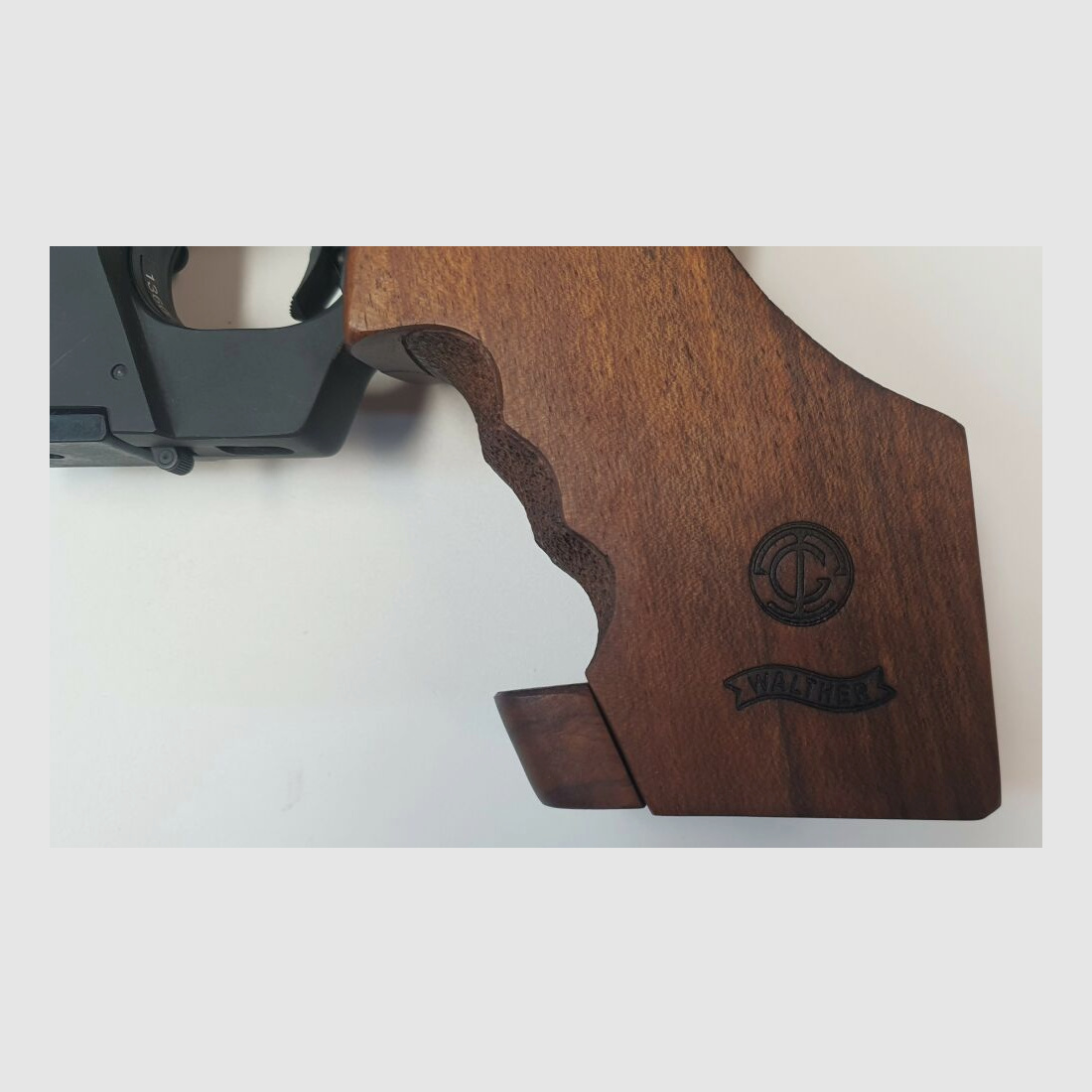 Fabbrica di armi Carl Walther Ulm Pistola sportiva/da competizione Walther GSP in calibro .22 L.r. - Impugnatura in legno Carl Walther