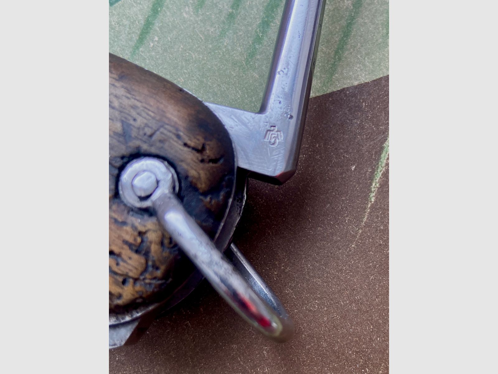 Flieger-Kappmesser der Deutschen Luftwaffe aus dem 2. Weltkrieg; 1. Modell - nicht zerlegbar, mit Fangschnur