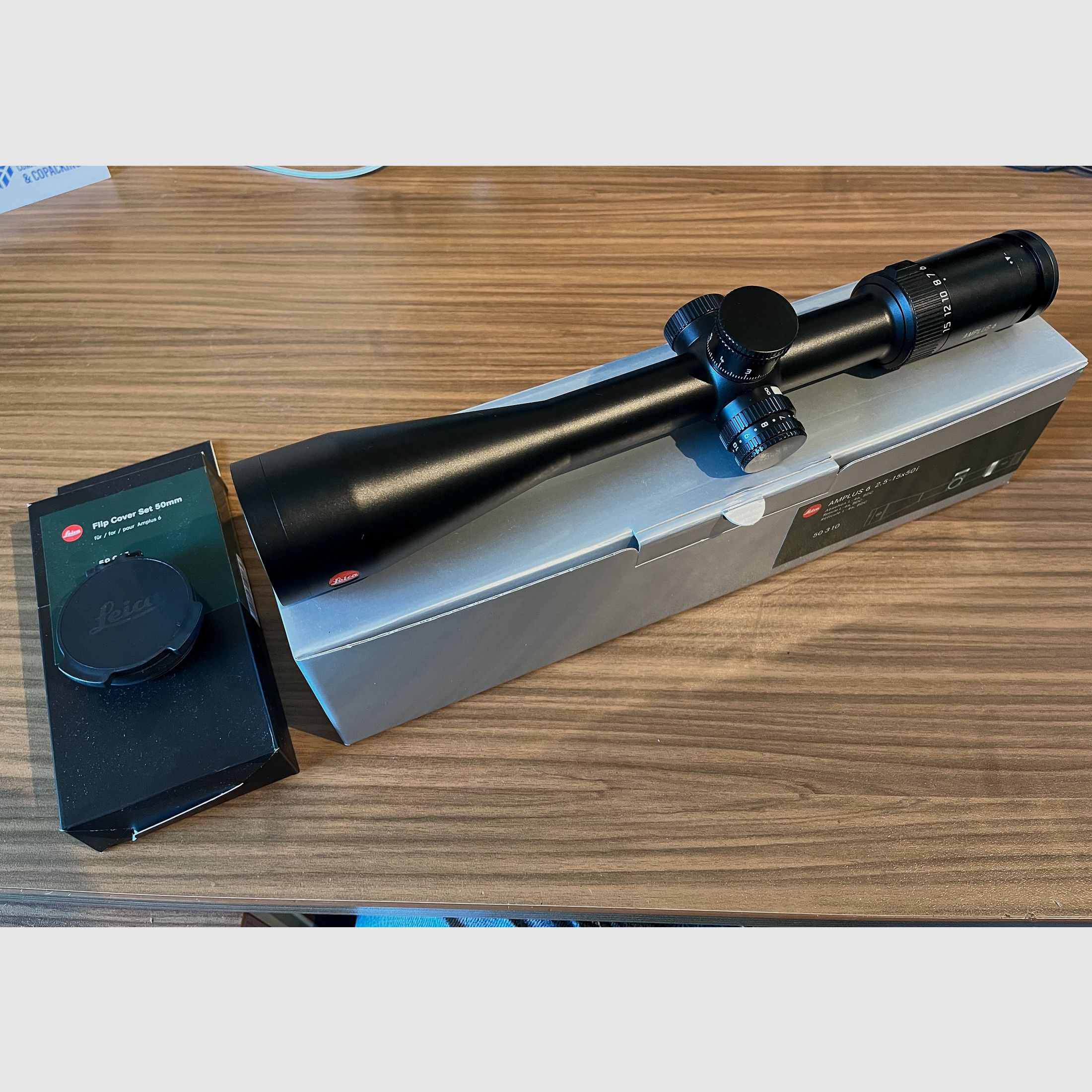 LEICA AMPLUS 6 2.5-15x50i Zielfernrohr (BDC), Absehen L - 4a + Flip Cover vorne
