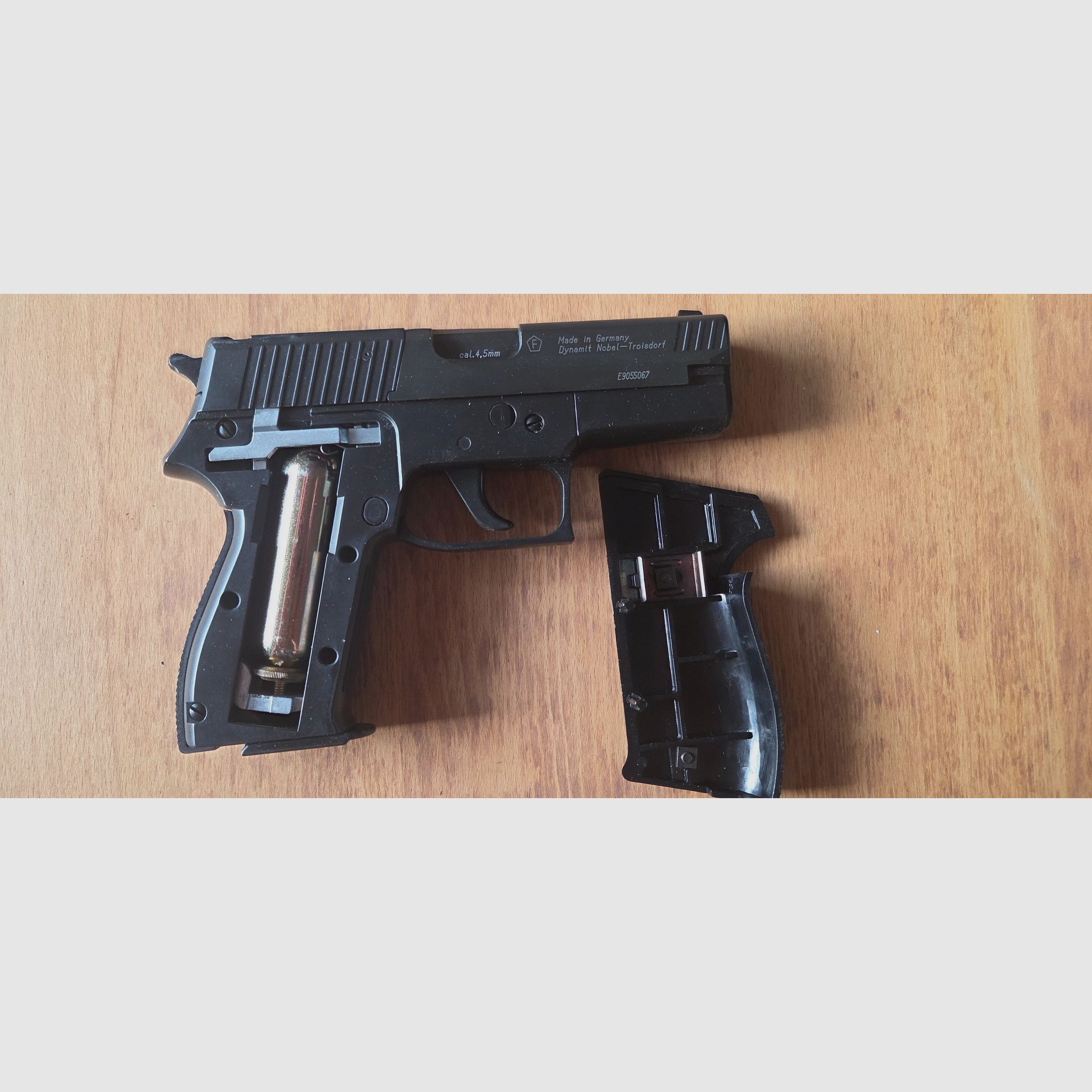 RWS Mod. C225 CO2 air pressure pistol, image 4 of 13