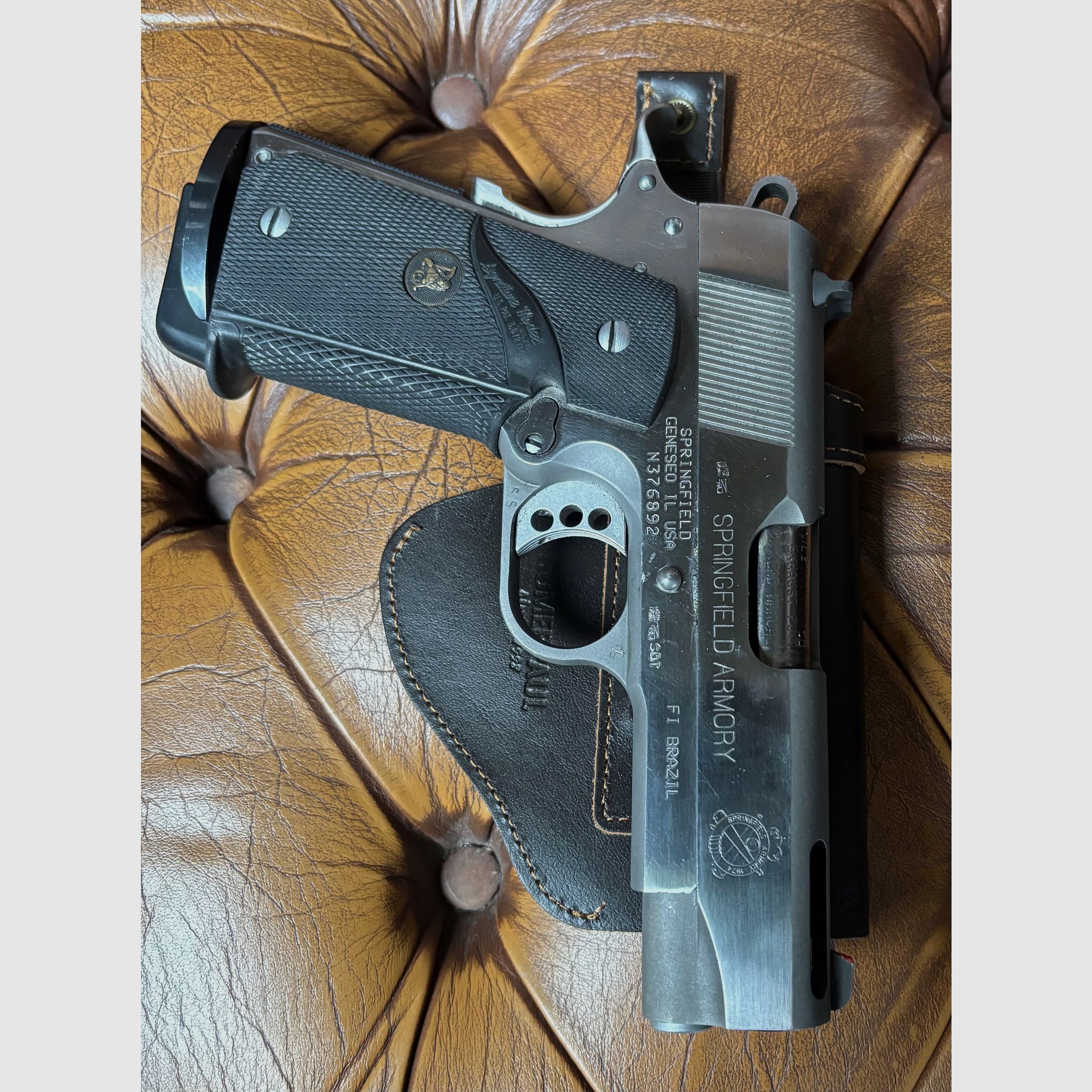 Holster aus echtem Leder mit Clip und Schlaufen für links oder rechts