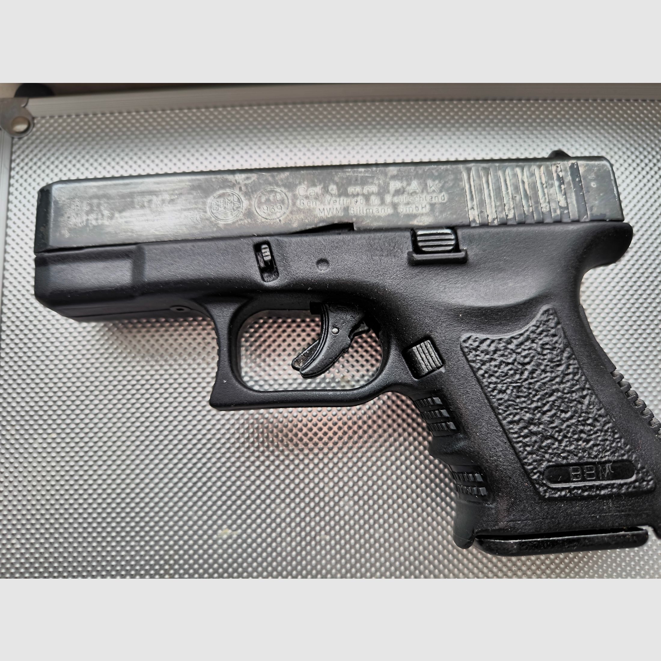 SRS-Gas/Schreckschuss Pistole, BG 26 GEN. 2-MINIGAP, Kaliber 9mmPAK, PTB 929 Mad in Italy - Vertrieb durch Firma Gillmann in Deutschland, Nachbau der Glock 26, Gebraucht Zustand, Neu & Gebraucht nicht mehr zu bekommen!! 