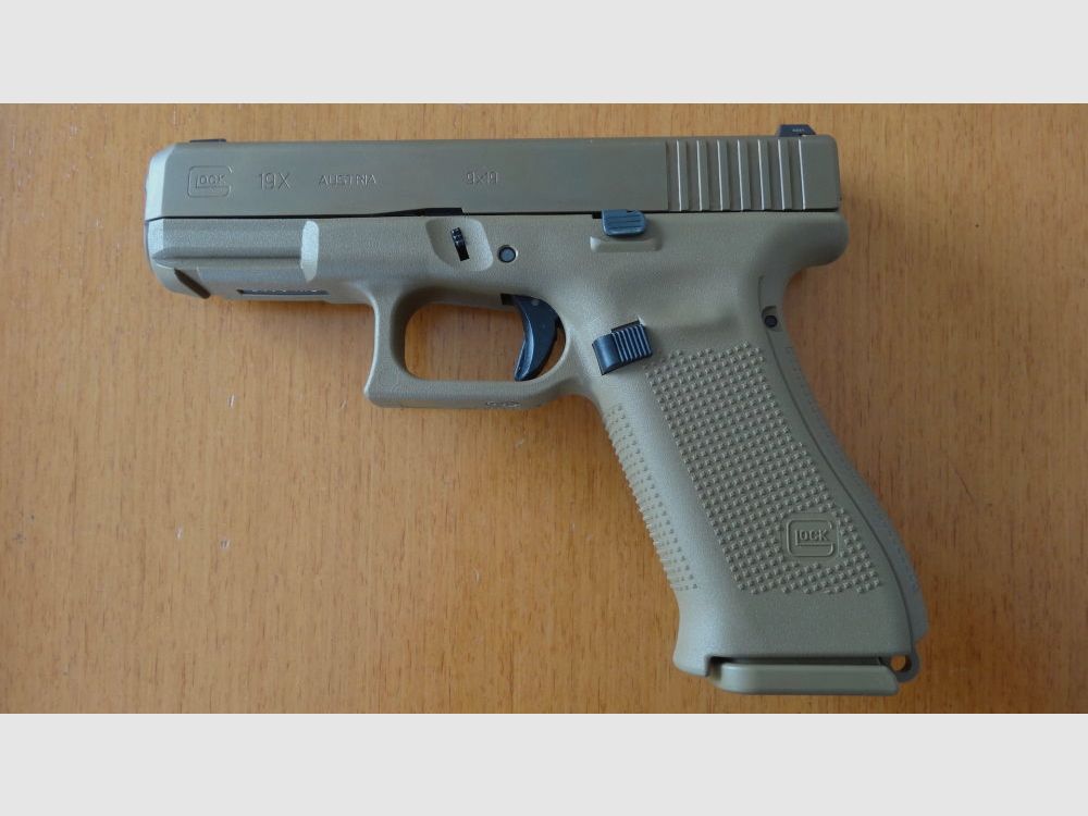 Glock SL pistol: Glock 19X caliber 9x19 mm in Coyote Tan, image 2 of 3