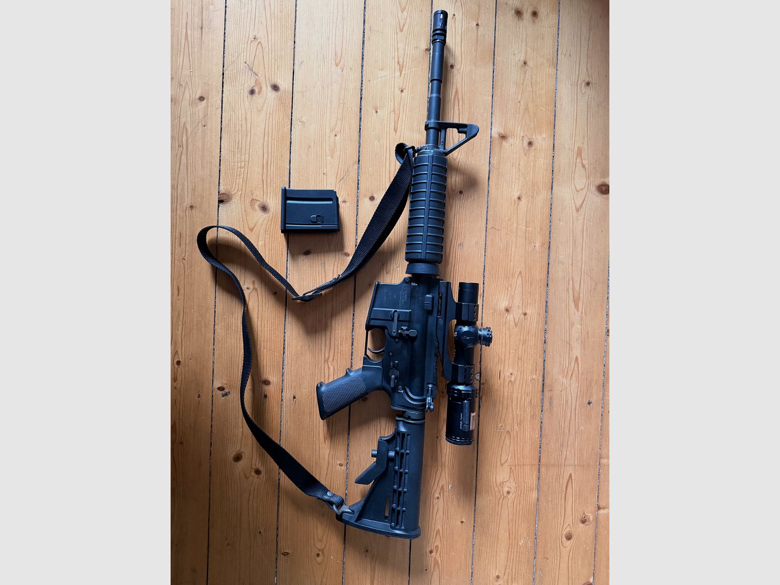 Sabre Defence Industries XR-15 con diseño AR Optics AR-15 en calibre .223 Rem, imagen 1 de 4