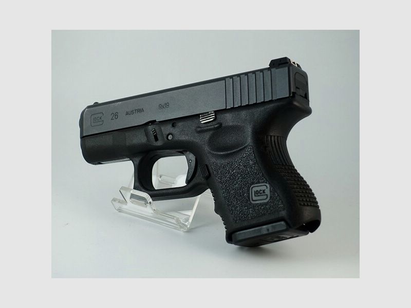 Glock 26 Gen3 mit acht Magazinen