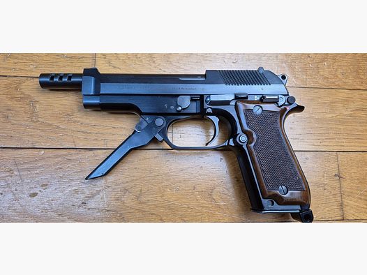 Sehr schöner Beretta 93R Selbstladepistole – Weniger als 2.000 Exemplare! – Seltene Version des 1. Typs mit Laufbohrungen – Magazin 15 Schuss – Ausgezeichneter Zustand, fast neu für die seltensten Beretta – TBE ++ – Kategorie A2 – Export AUSSCHLIESSLICH