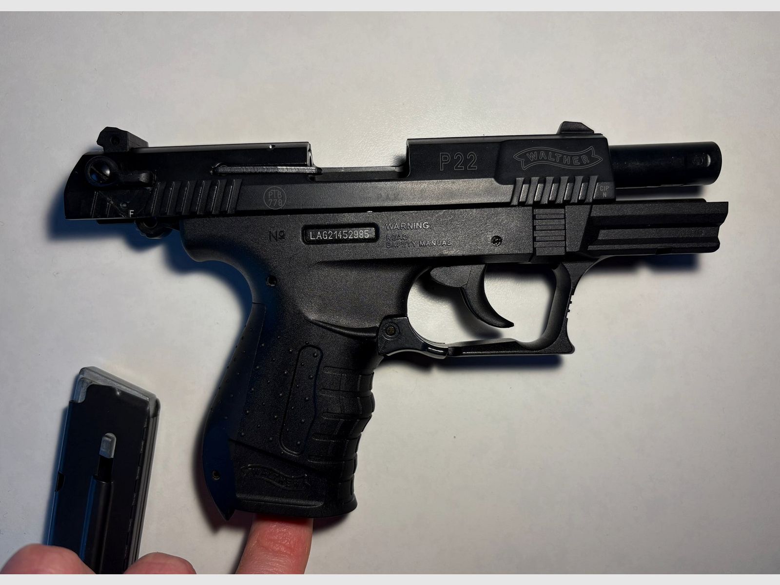 Walther P22 Ready Schreckschuss Pistole 9mm P.A.K. schwarz inkl. Holster und 84 Platzpatronen