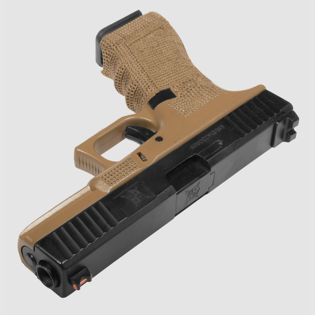 P04 GBB Airsoft Pistole in Tan | Delta Armory