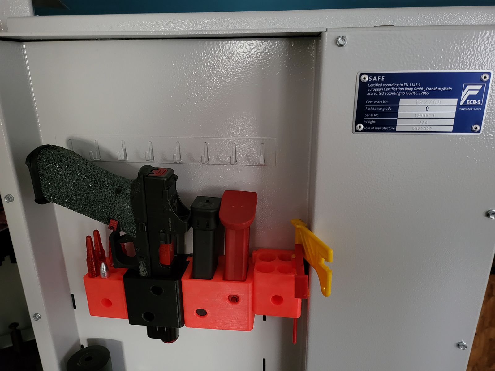 Pistol SHORT WEAPON Holder universal gun cabinet organizer magnet non-slip
