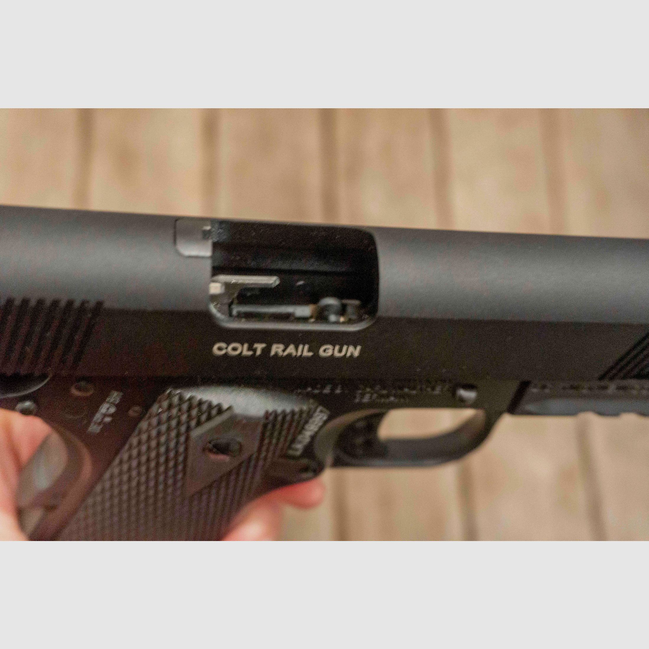 Pistole Colt 1911 Rail Gun Government Modell 22lfB