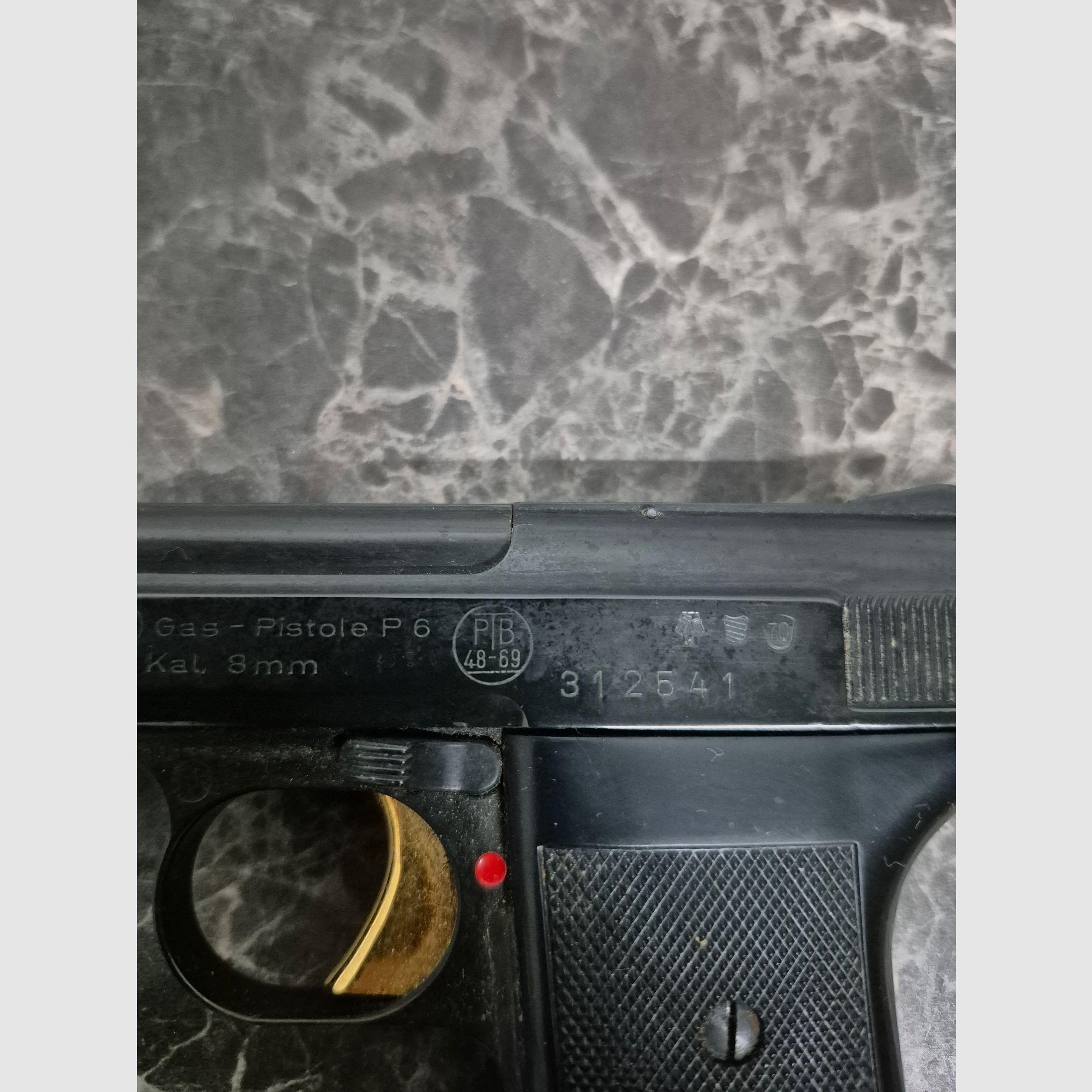 Reck 6, pistola de señal/alarma/gas de 8 mm