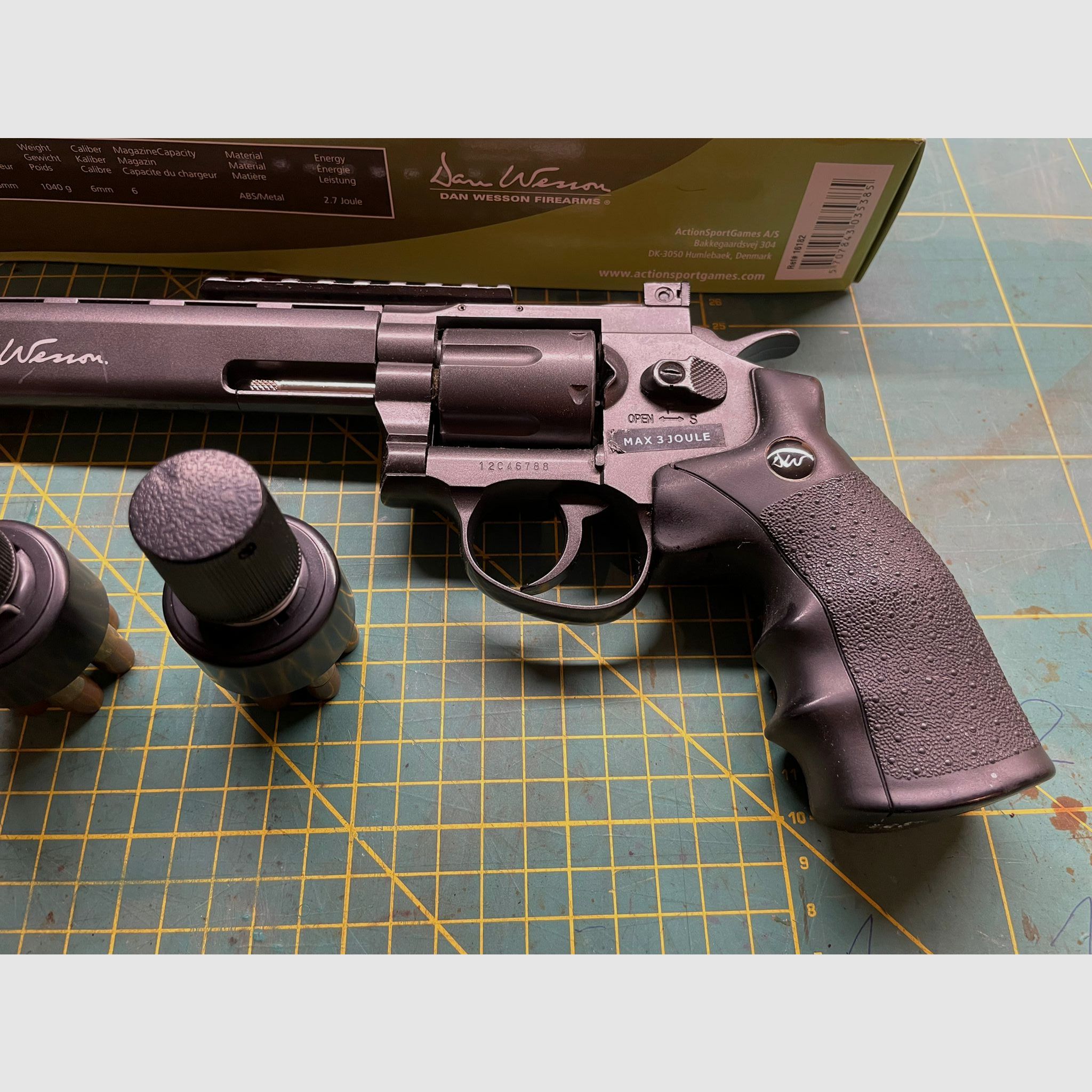 Revólver Dan Wesson 8" Co2 6mm BB