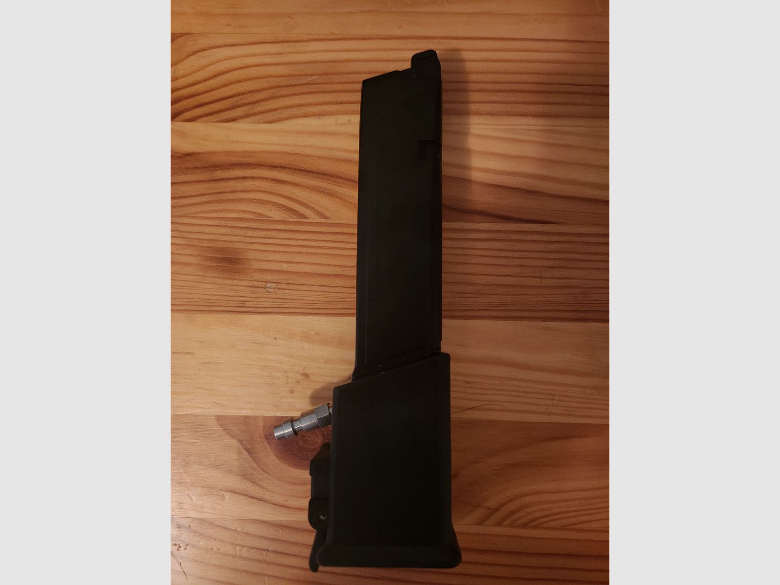 Glock 45 Airsoft 6mm BB – 2 magazines + HPA adapter + holster/accessories – 18+