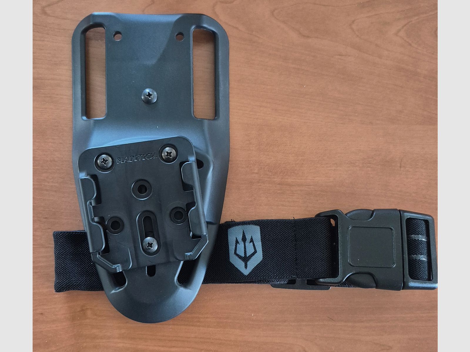 Blade-Tech Duty Drop and Offset avec sangle de cuisse Black Trident Logo et 1xBlade-Tech TMMS Insert et 1xSmall Receiver Plate et vis