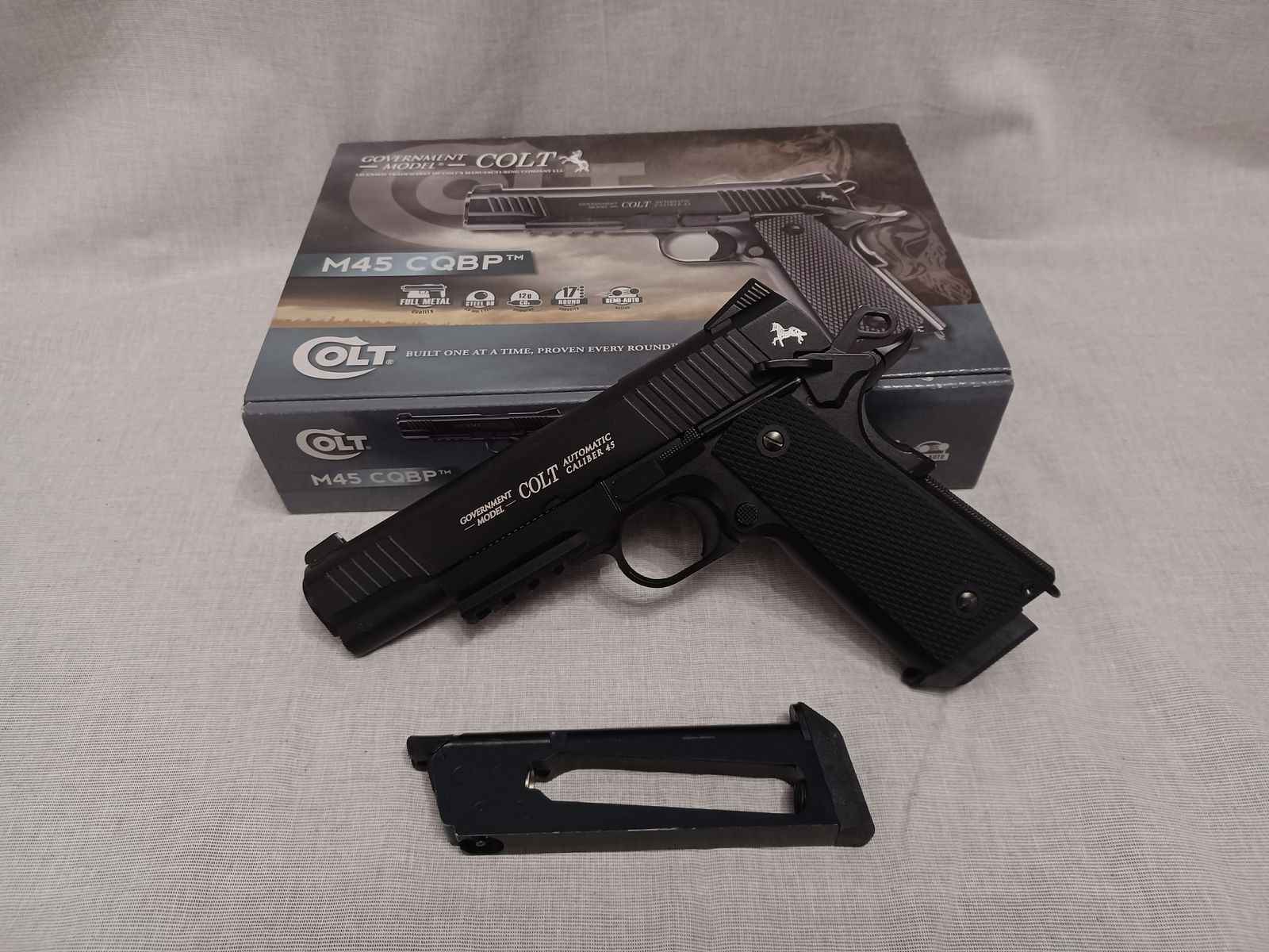 Colt M45 CQBP / 4,5 mm BB / BlowBack / CO2 / Pistole / OVP (40)