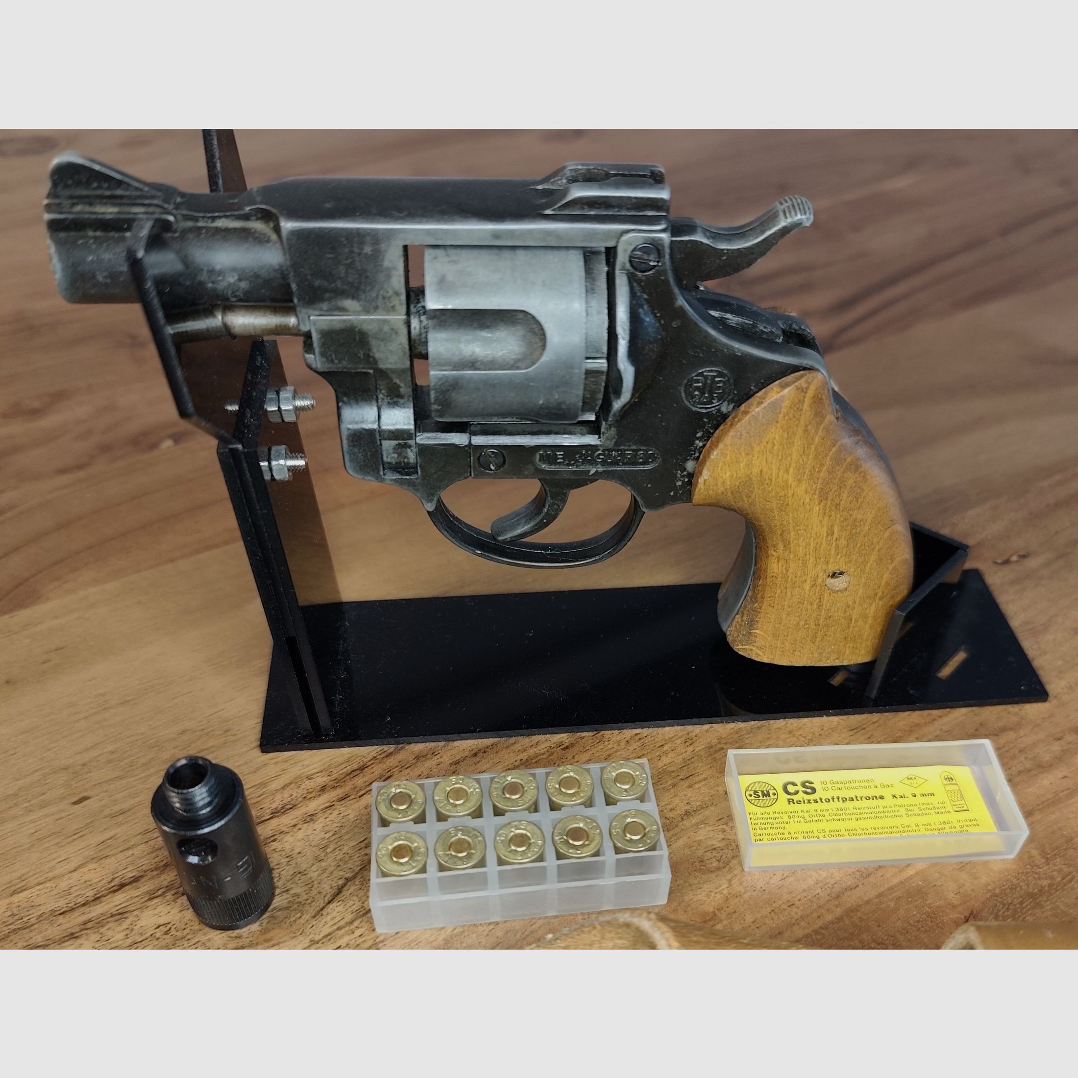 ME Jaguar 80 revolver 9mm + gas cartridges and leather shoulder holster