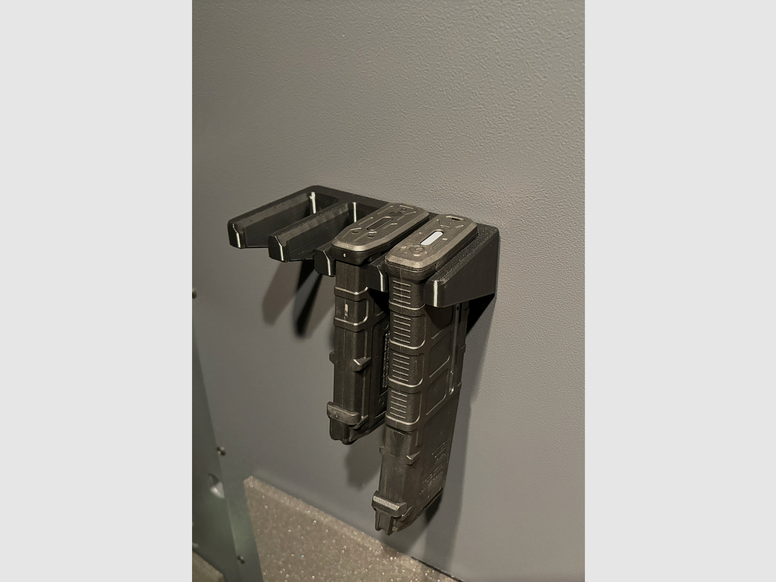 magnetic AR-15 magazine holder