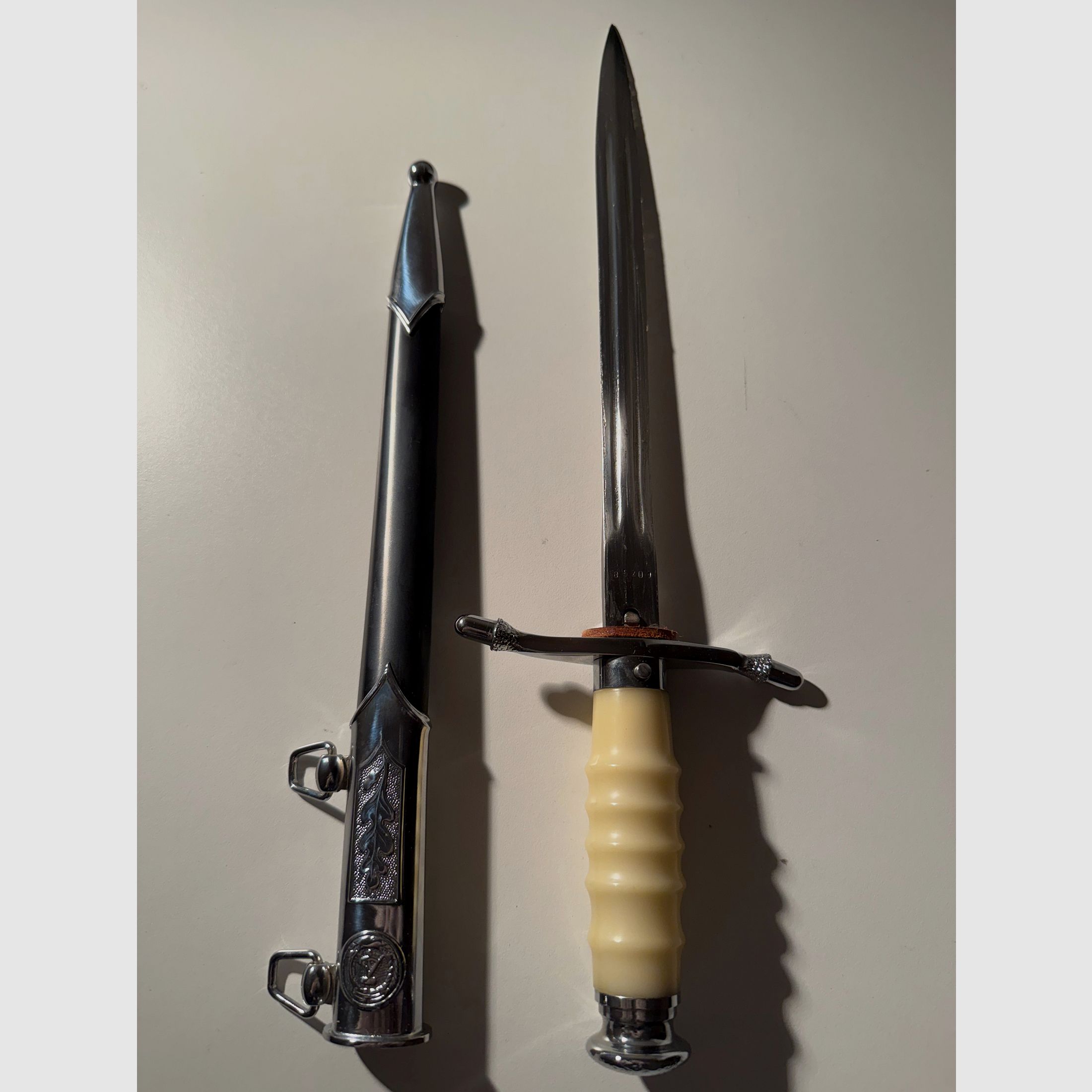 NVA Ehrendolch mit Garantieurkunde