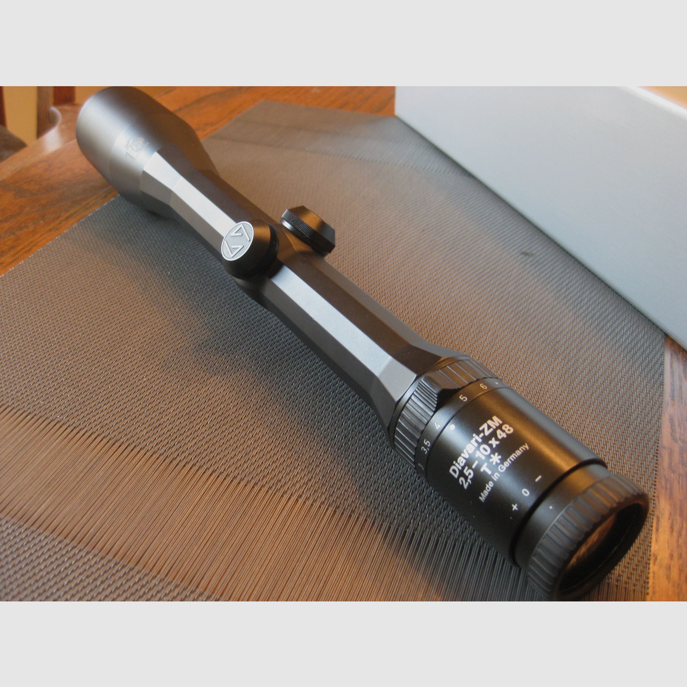 RARITÄT = ZEISS  OCTAGON  2,5 - 10  x 48  ZM  mit Innenschiene und Absehen-4 !! Ein MUSS für Waffen mit Achtkantläufen !! Für Blaser-Sauer-Merkel-Ferlacher-Prinz-Swarovski-LEICA usw. !