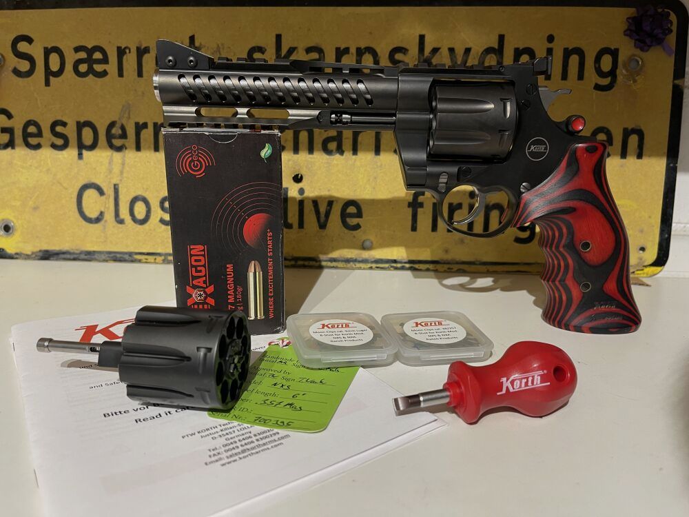 Korth NXS .357Mag including interchangeable cylinder in 9mmLuger!