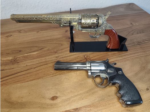 Deko Feuerzeug Revolver Colt 1851 mit  Ständer