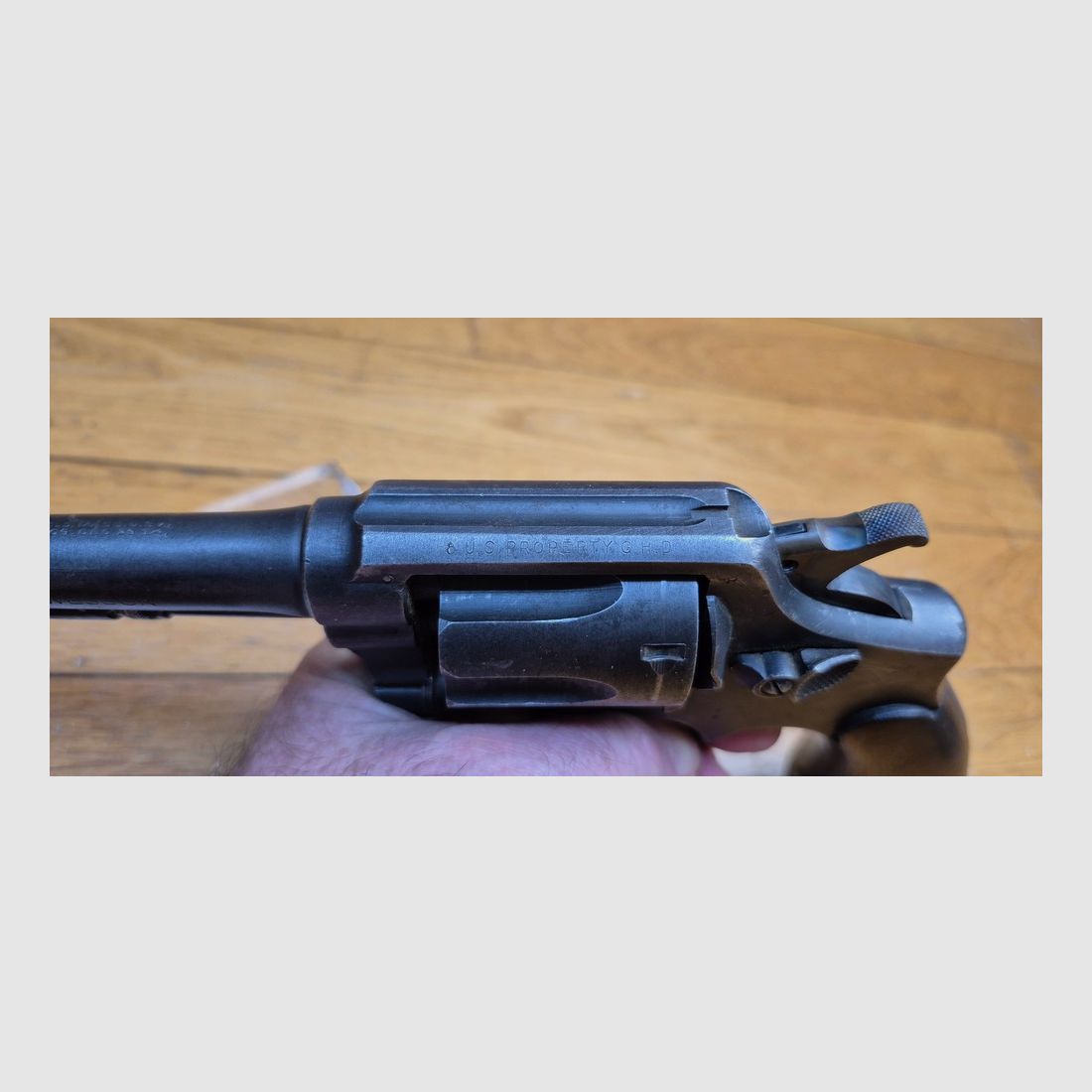 Sehr schöner Revolver Smith & Wesson « Victory » – Der Handabzug 1899 und das zukünftige Modell 10 aus dem Zweiten Weltkrieg – Kal. 38 SW / 38-200 – Ausgezeichnete Mechanik – Schöner ästhetischer Zustand – Schöner Lauf – Persönliche Waffe eines französischen Kommandos « Jedburgh » der Force 156 des britischen SOE in Indochina – Sehr seltene lokale Tasche – Waffe aus Anfang Januar 1944 mit Geschichte – TBE, Bild 17 von 31