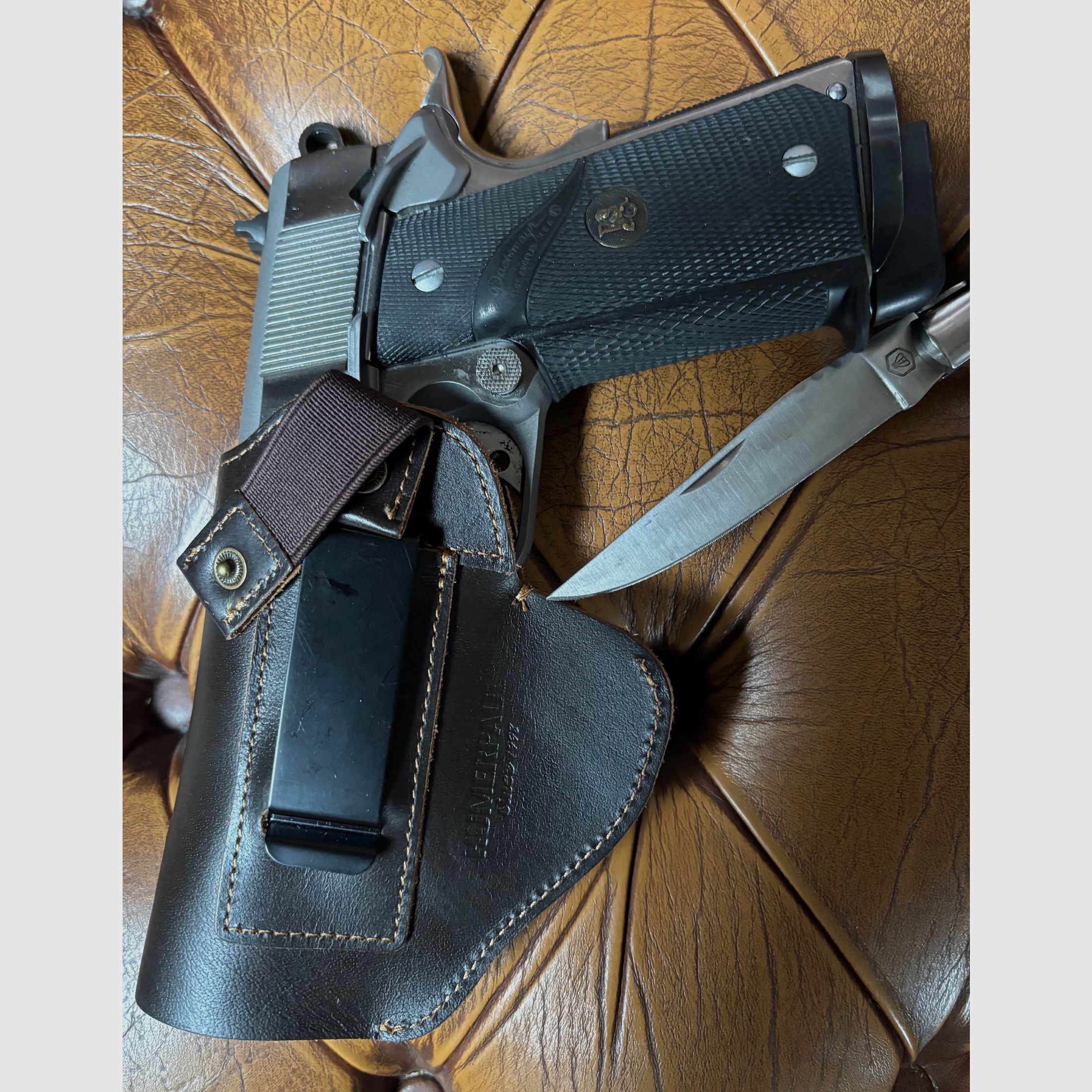 Holster aus echtem Leder mit Clip und Schlaufen für links oder rechts