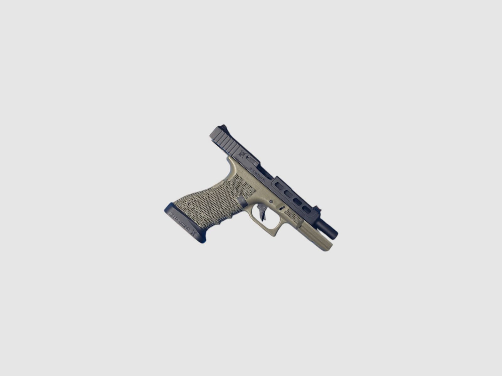 P06 GBB Airsoft Pistool met Grip Stippling in Olijf | Delta Armory