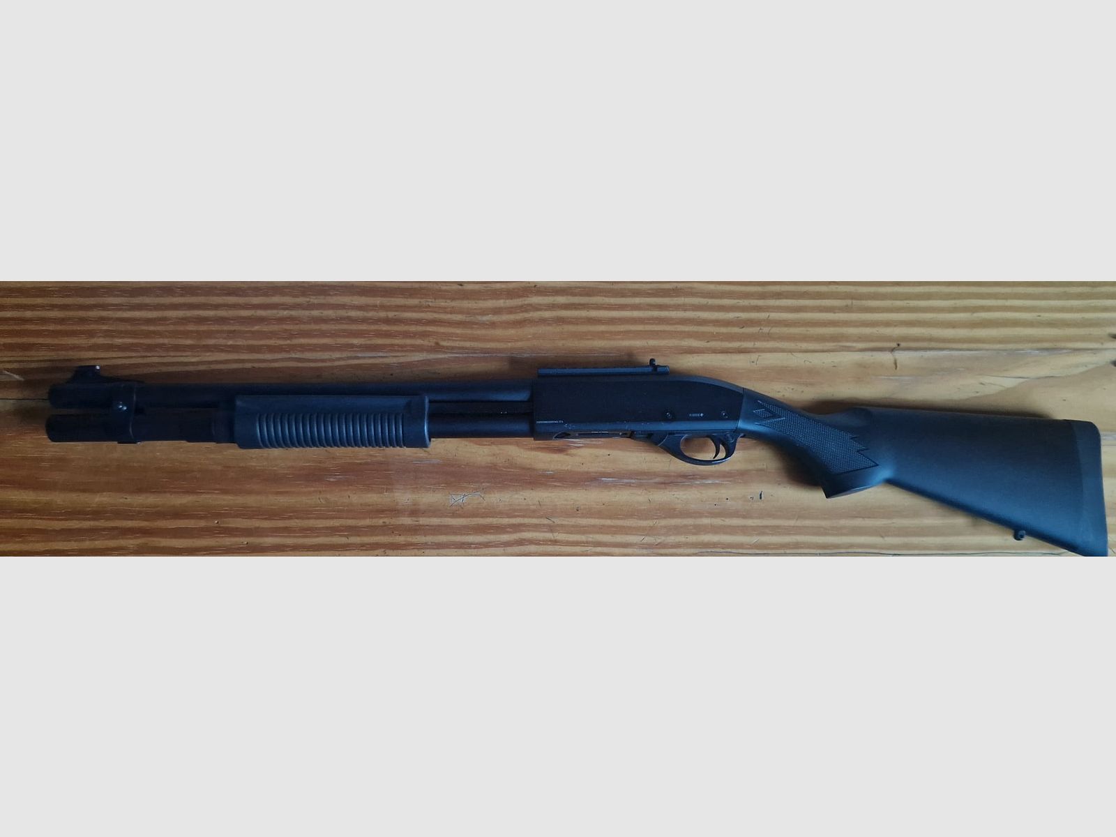 Golden Eagle M8872 Vollmetall Pump Action Gas Shotgun 6mm BB schwarz