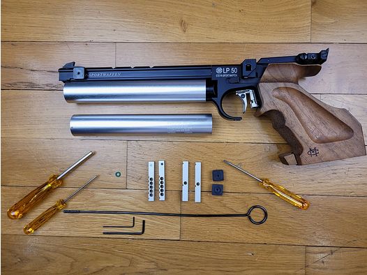 Pistolet de compétition STEYR -modèle LP50 – calibre 4,5mm – 5 coups – 2 cartouches Air à jauge 4 chargeurs TBE