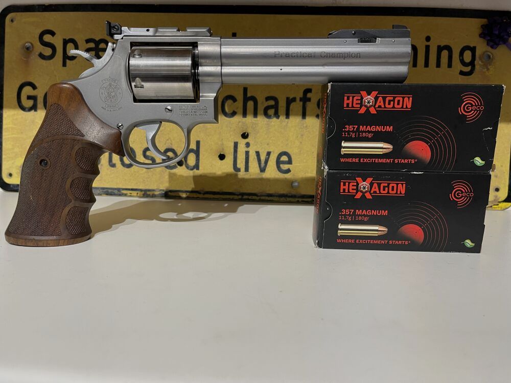 Smith & Wesson 686-4 Practical Champion