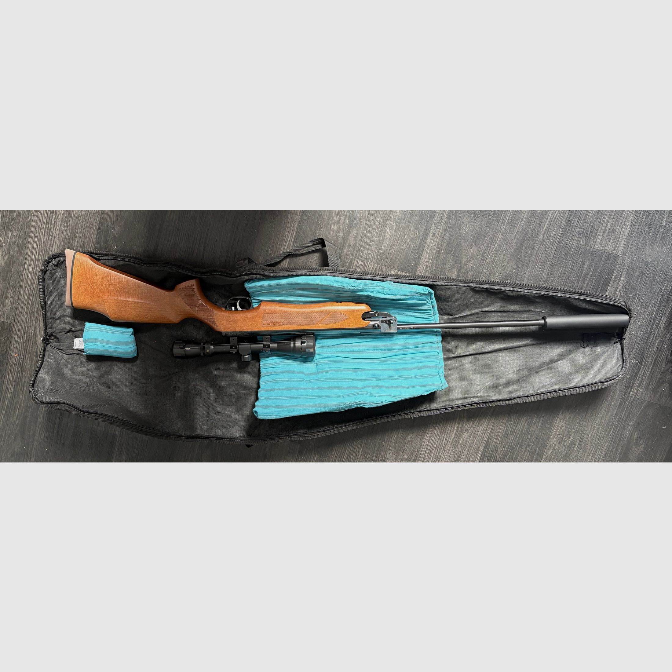 Weihrauch HW 35 K air rifle 4.5 mm with scope and bag