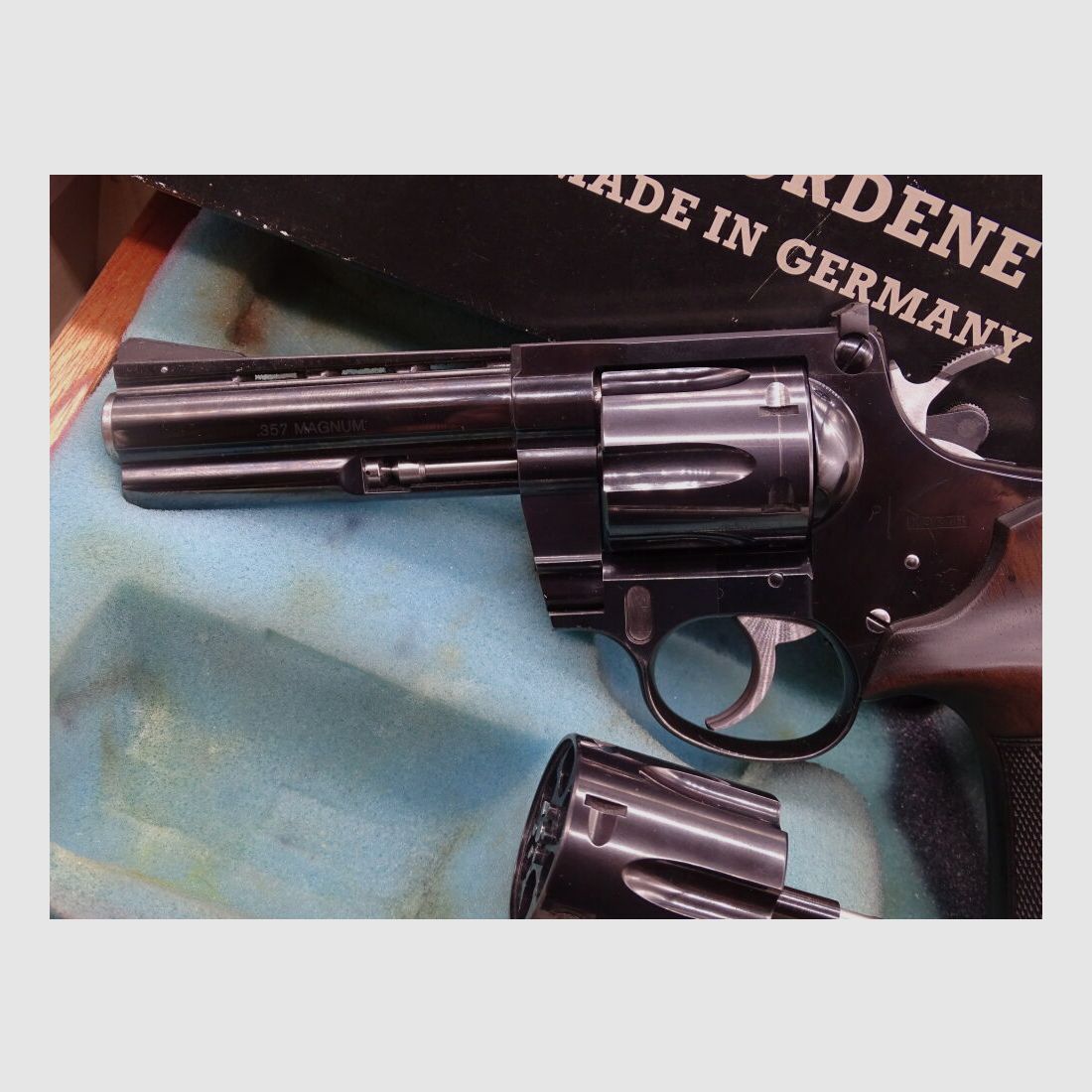 Korth Ratzeburg speciaal model nr. 5 van 6 stuks verzamelwapen kaliber .357Mag Mandalls Shooting Supplies Scottsdale + WT 9mm Luger