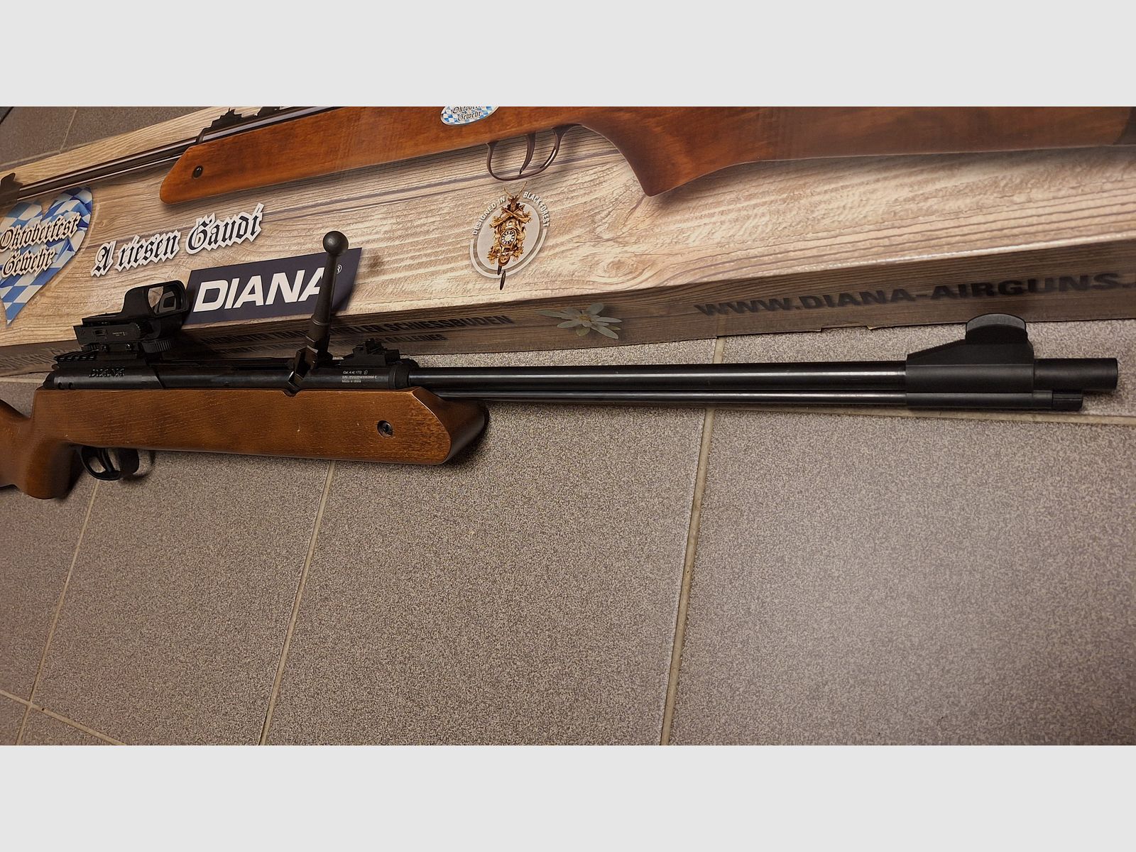 Diana Oktoberfestgewehr mit Reddot !