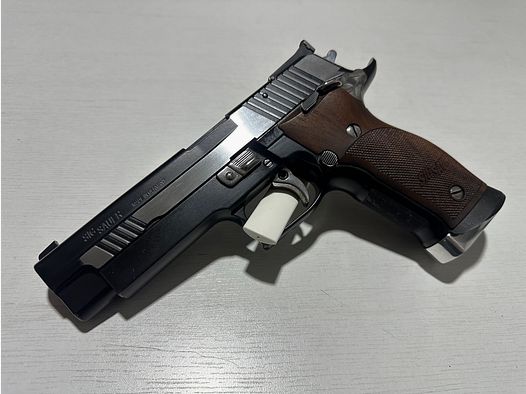 SIG SAUER P226 X-Five Black & White 9mm WYPRODUKOWANE W NIEMCZECH