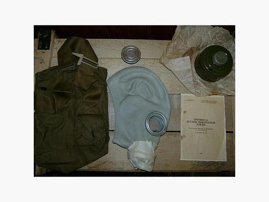Original Russische Gasmasken GP5 und Kindergasmaske