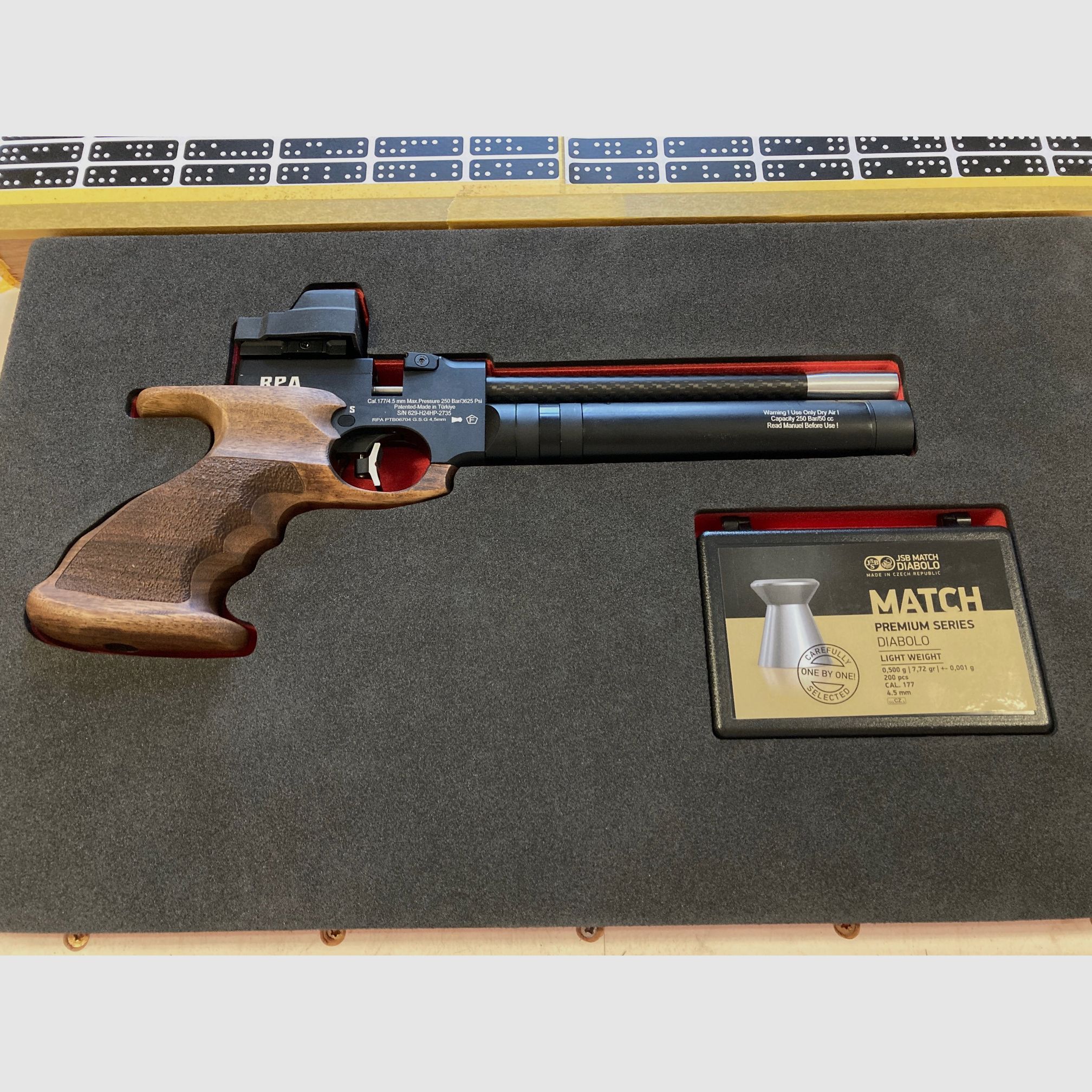 CNC-gefräste Koffereinlagen aus festem Schaumstoff