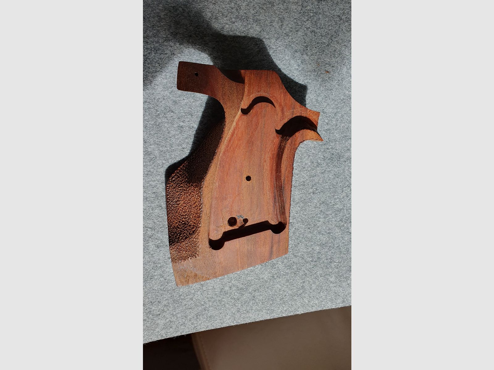 Poignée de match réglable rare en noyer pour Taurus 669/689 et éventuellement des modèles similaires Smith & Wesson