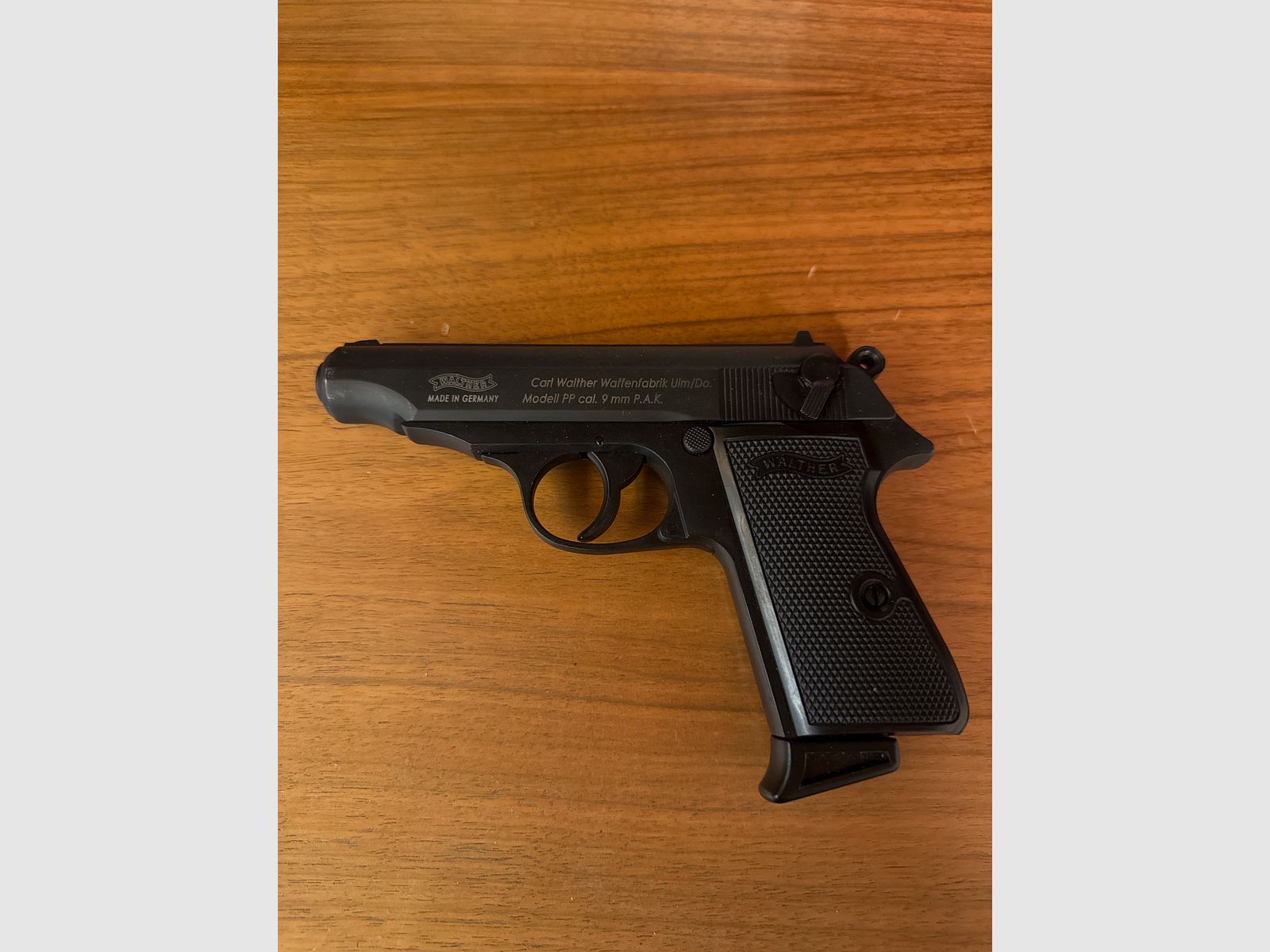 Pistola a salve Walther PP cal. 9mm P.A.K. nera brunita