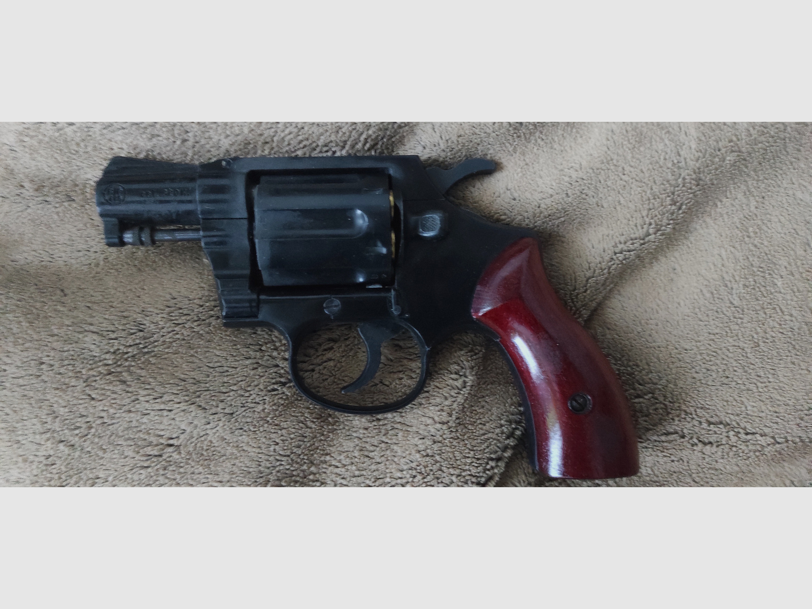 Verkaufe Sehr Seltenen UMA Lady Revolver Preis Verhandelbar 