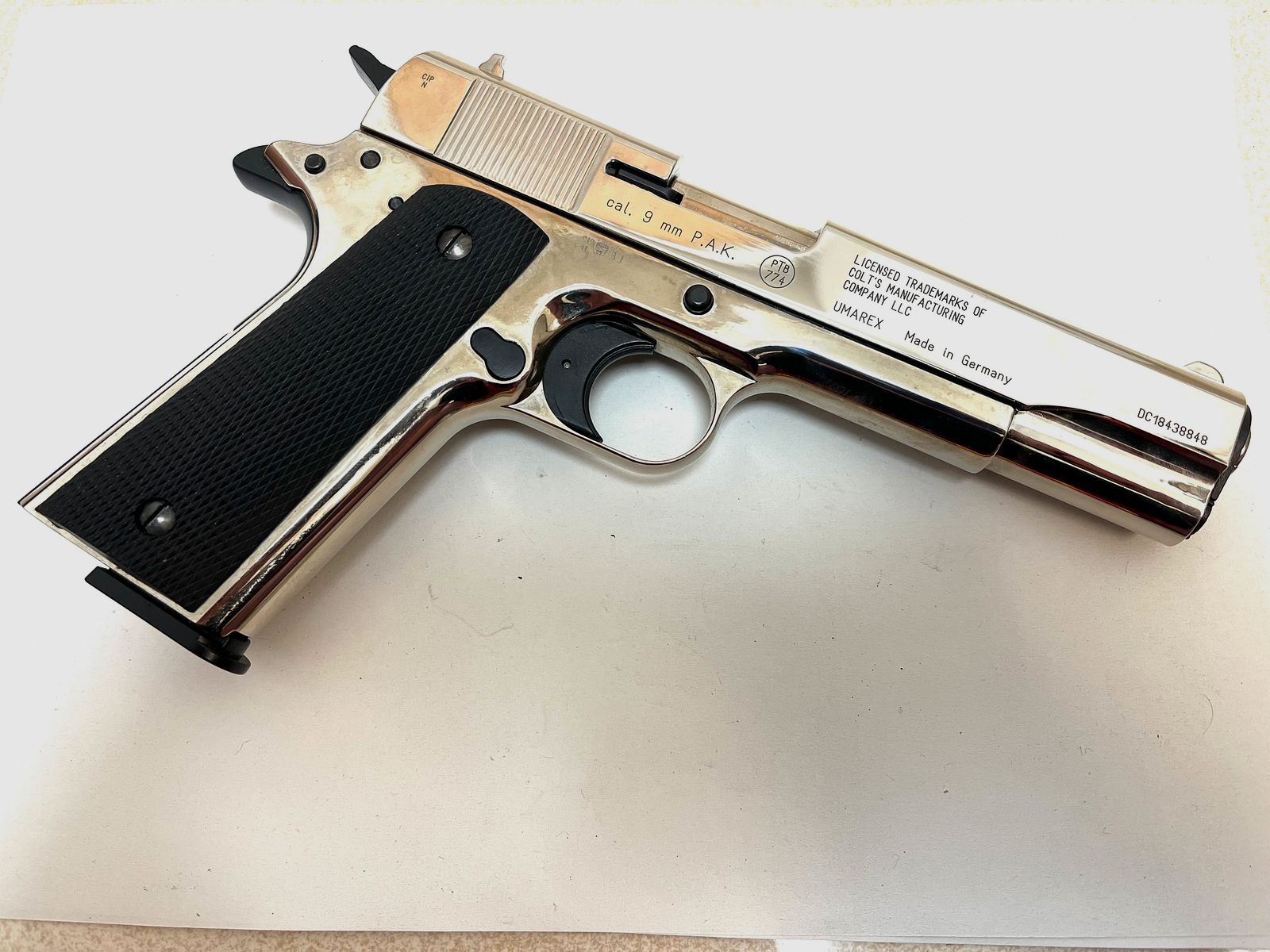 ••• Colt Government 1911 Griffschalen - Kunststoff - original •••