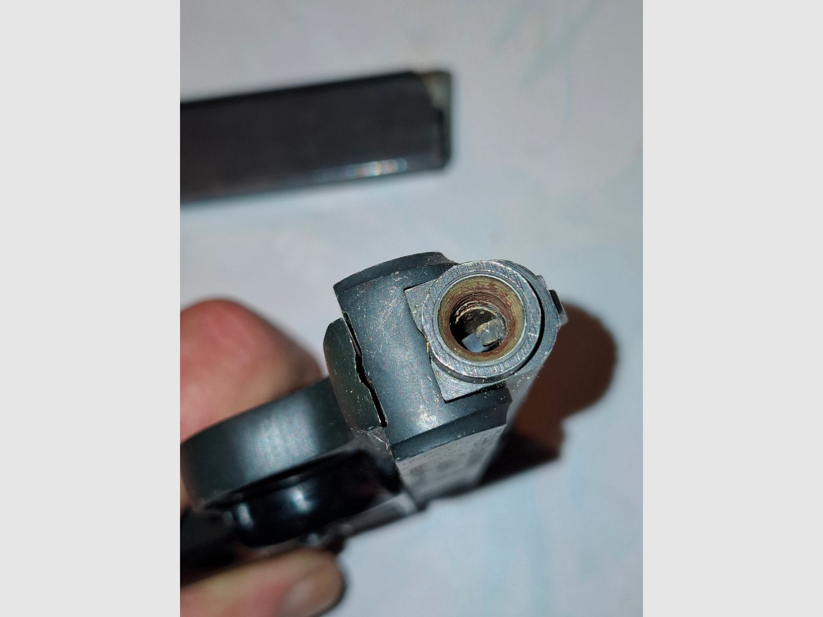 4 pistolets/ revolvers à blanc