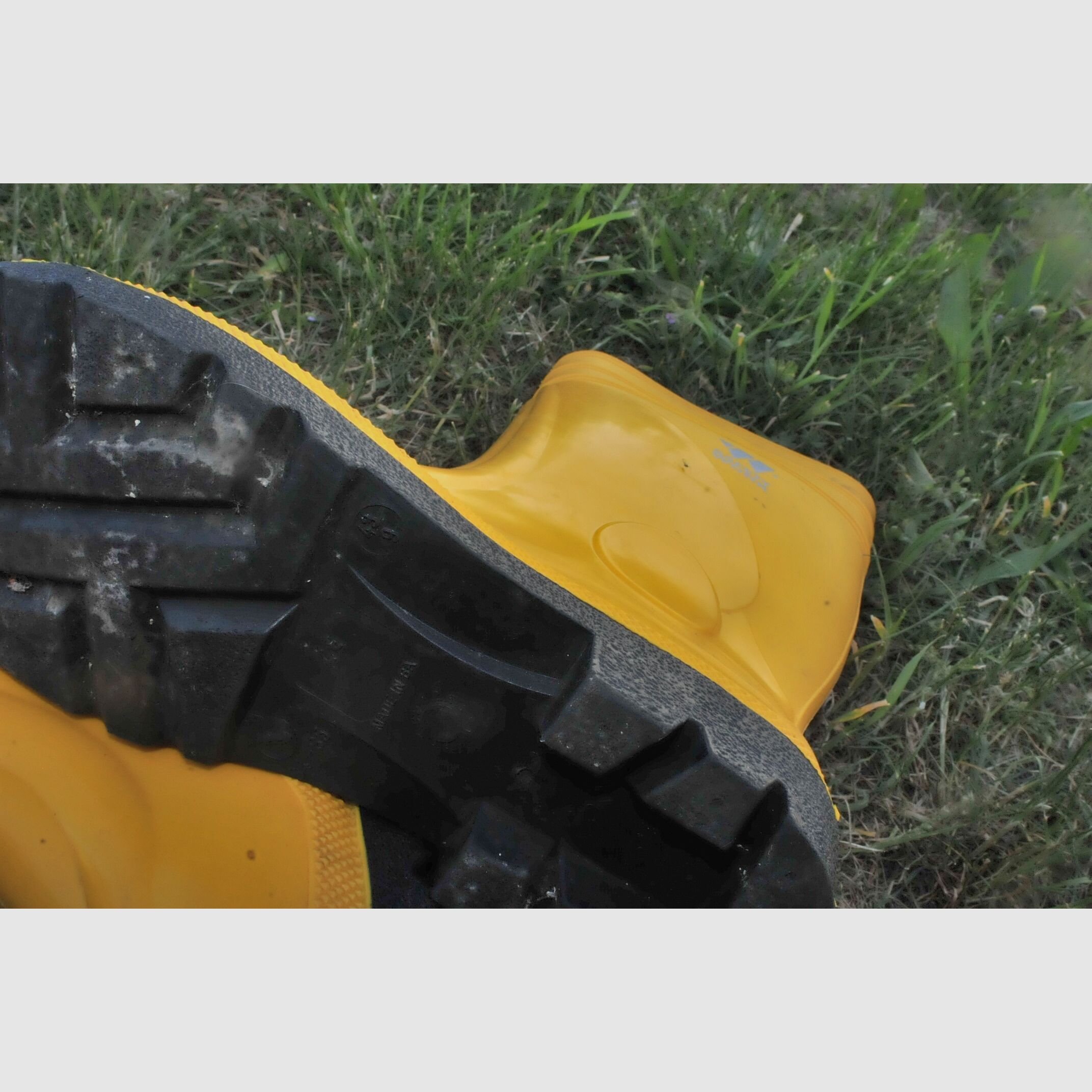 Rubber boots in yellow color shoe size 43
