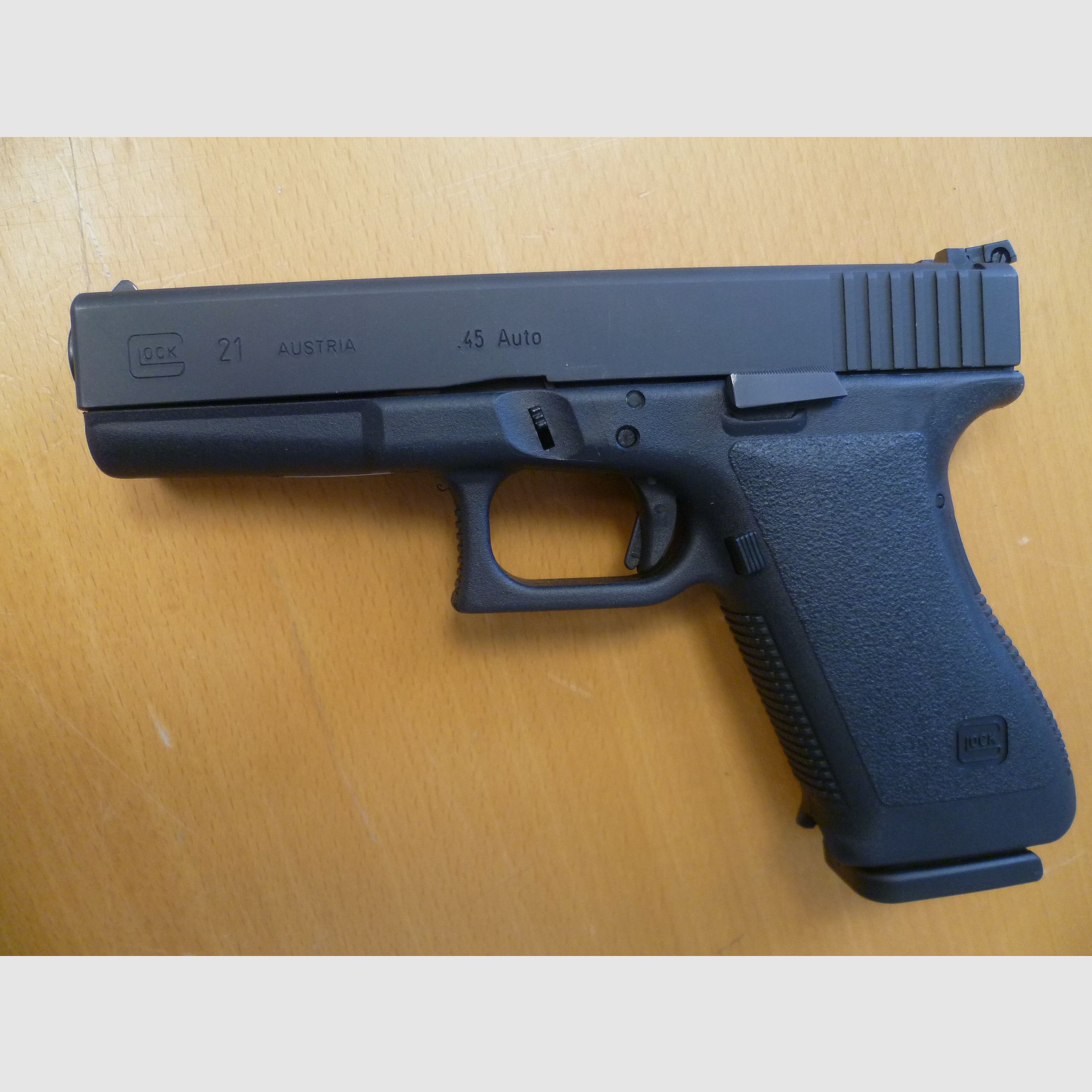 Pistole Glock 21 .45 Auto.